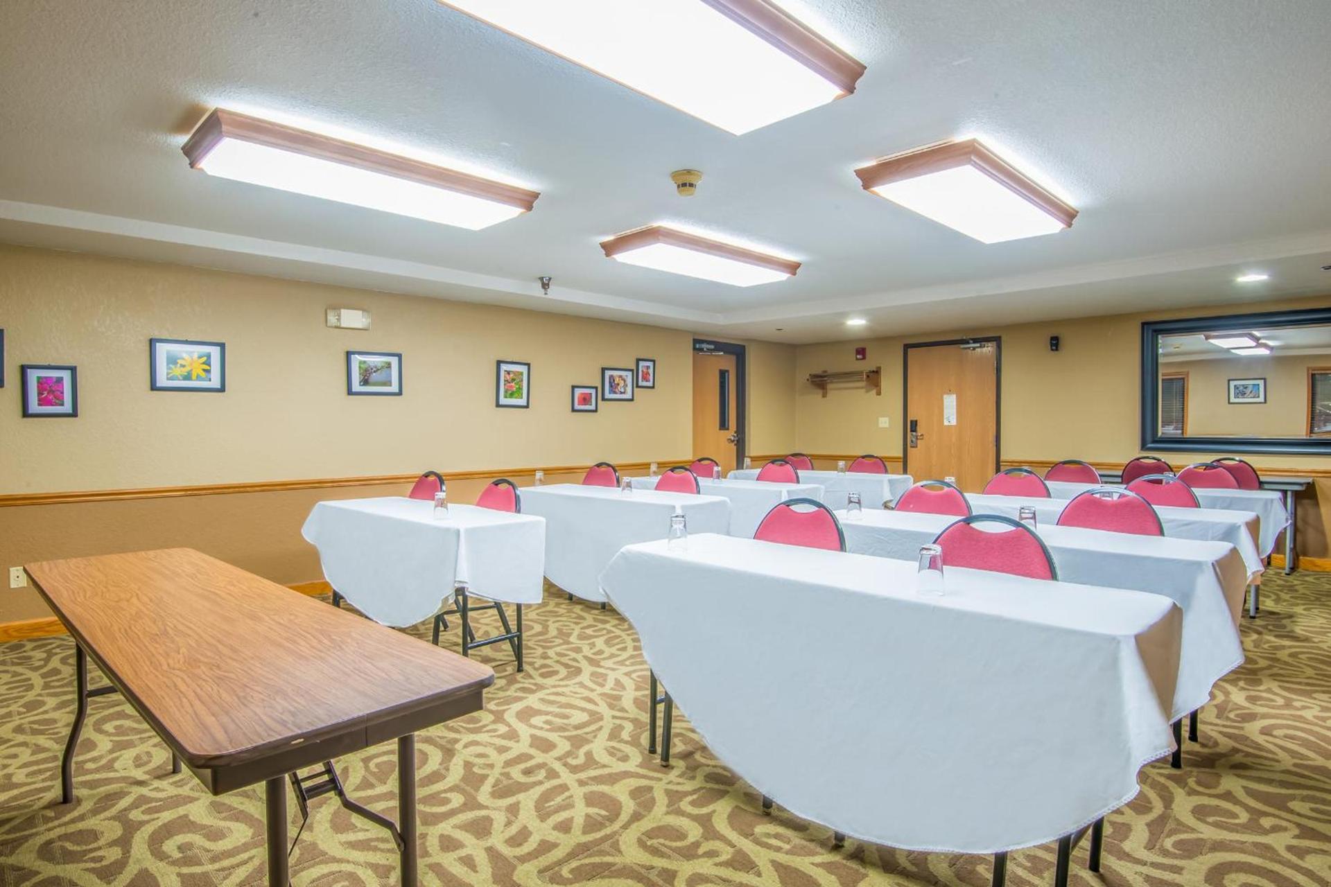 AmericInn by Wyndham Ames photo 39