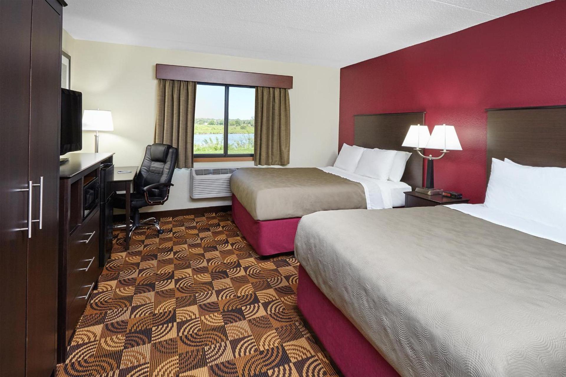 AmericInn by Wyndham Elkhorn Near Lake Geneva photo 42