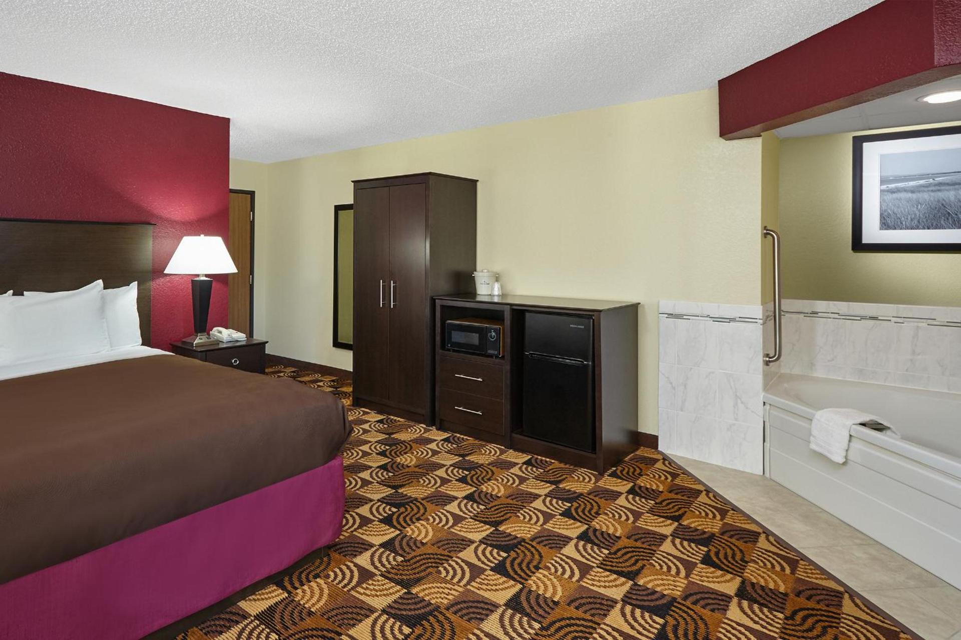 AmericInn by Wyndham Elkhorn Near Lake Geneva photo 49