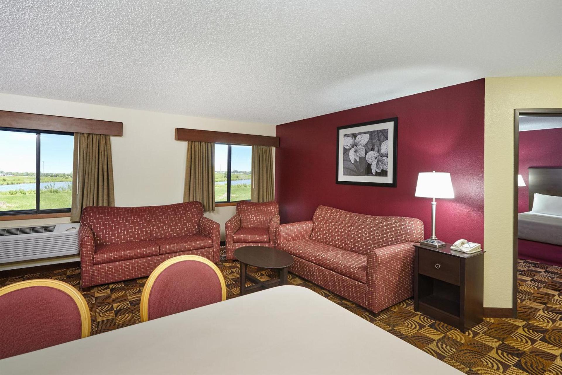 AmericInn by Wyndham Elkhorn Near Lake Geneva photo 39