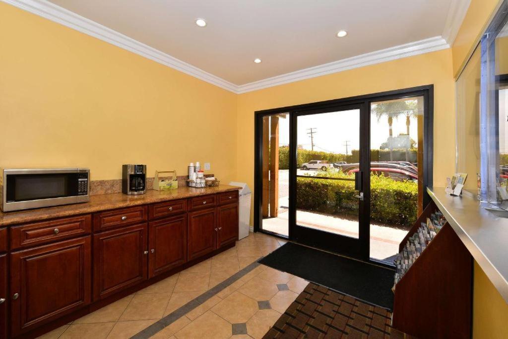 Americas Best Value Inn & Suites Los Angeles Downtown SW photo 6