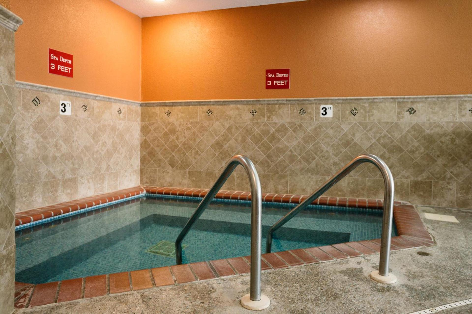 Days Inn by Wyndham Minot photo 32