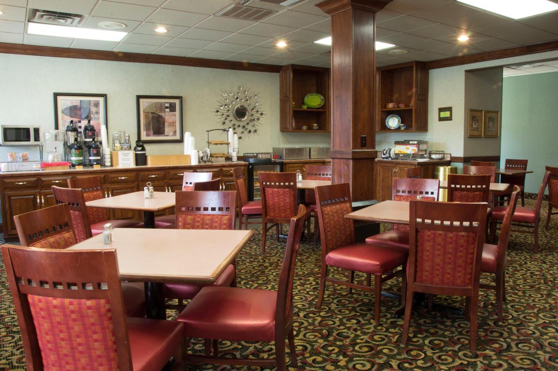 Days Inn by Wyndham Pittsburg KS photo 26