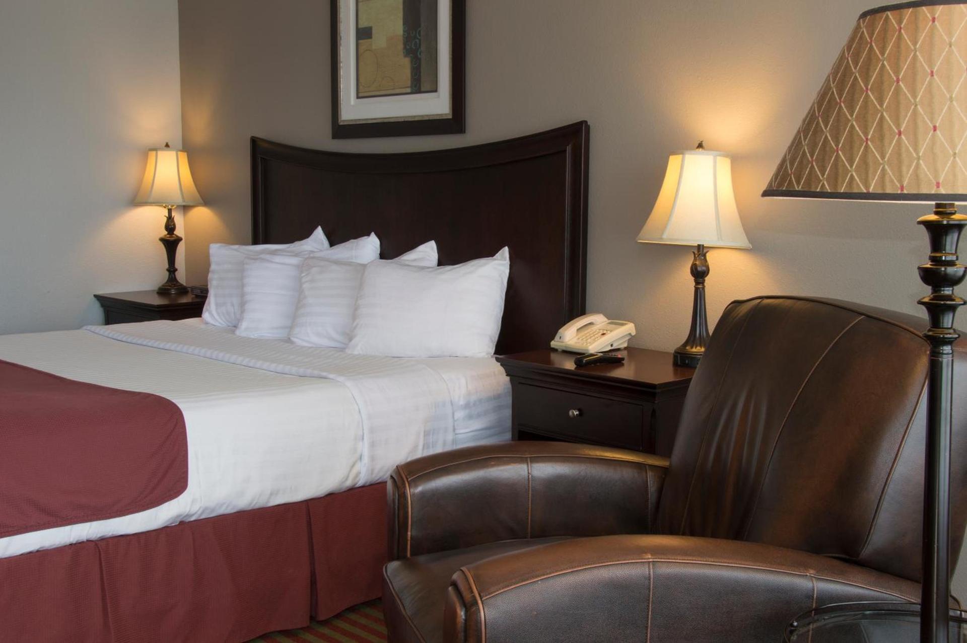 Days Inn by Wyndham Pittsburg KS photo 13