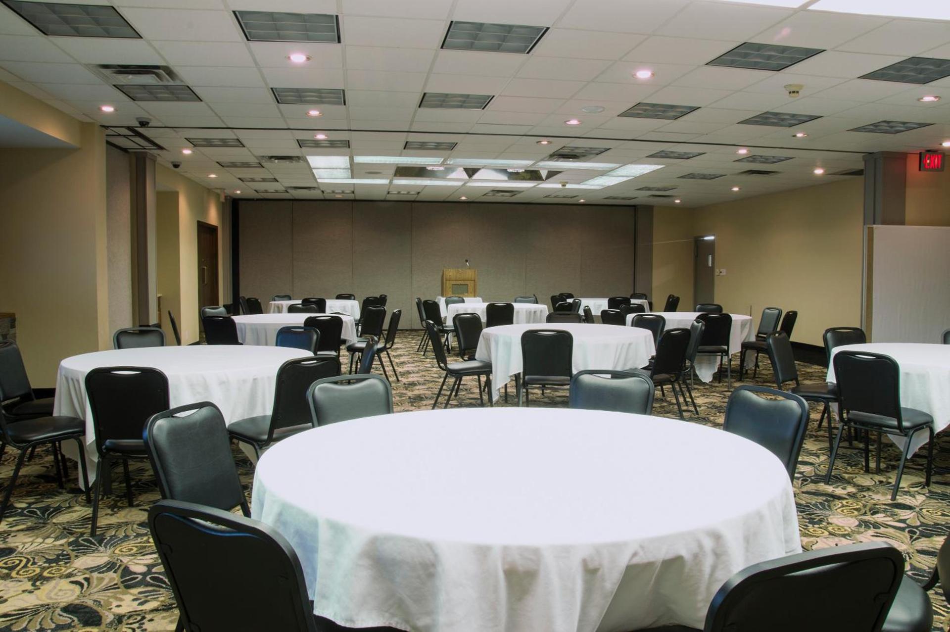 Days Inn by Wyndham Pittsburg KS photo 24