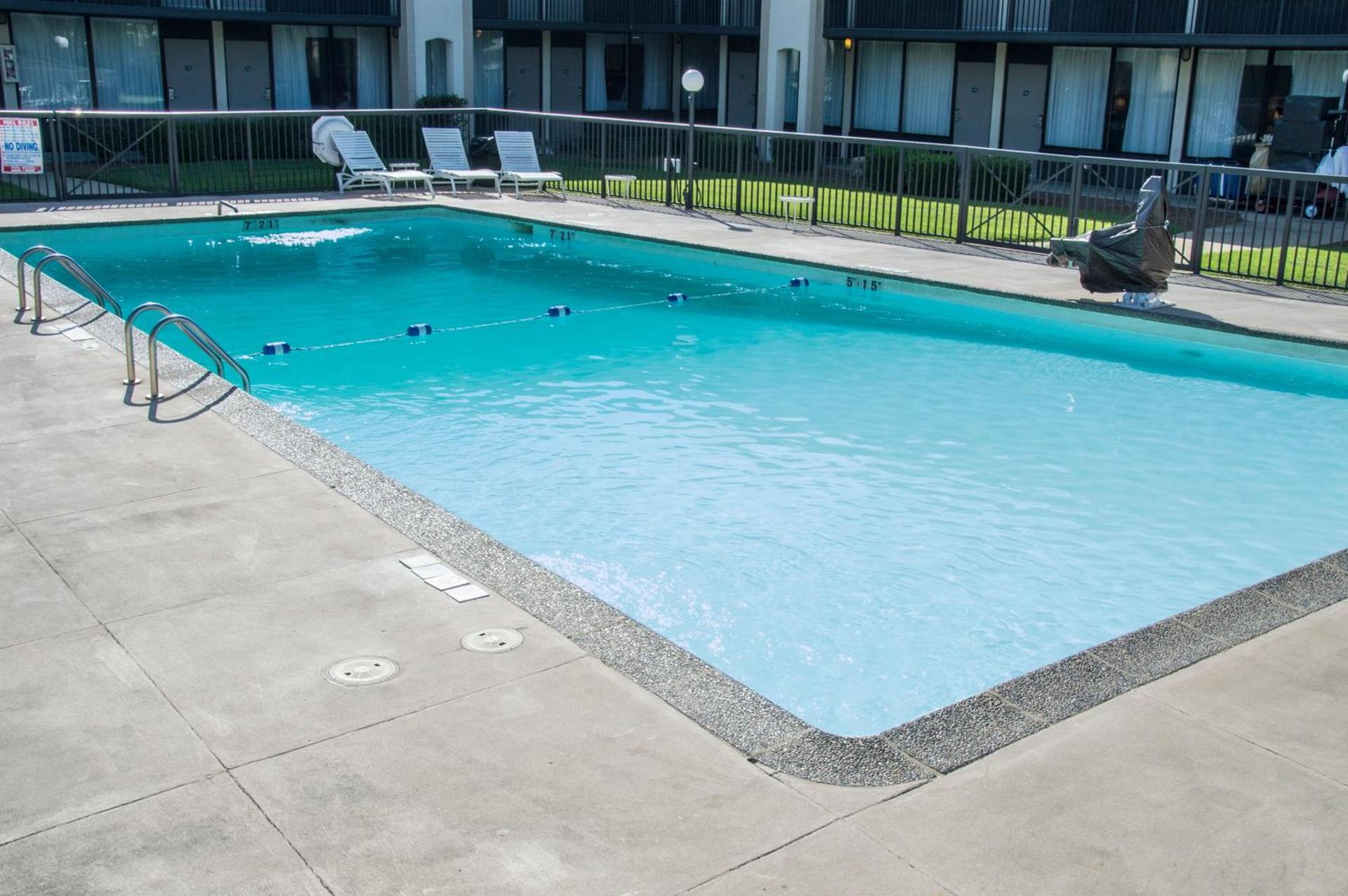 Days Inn by Wyndham Pittsburg KS photo 33