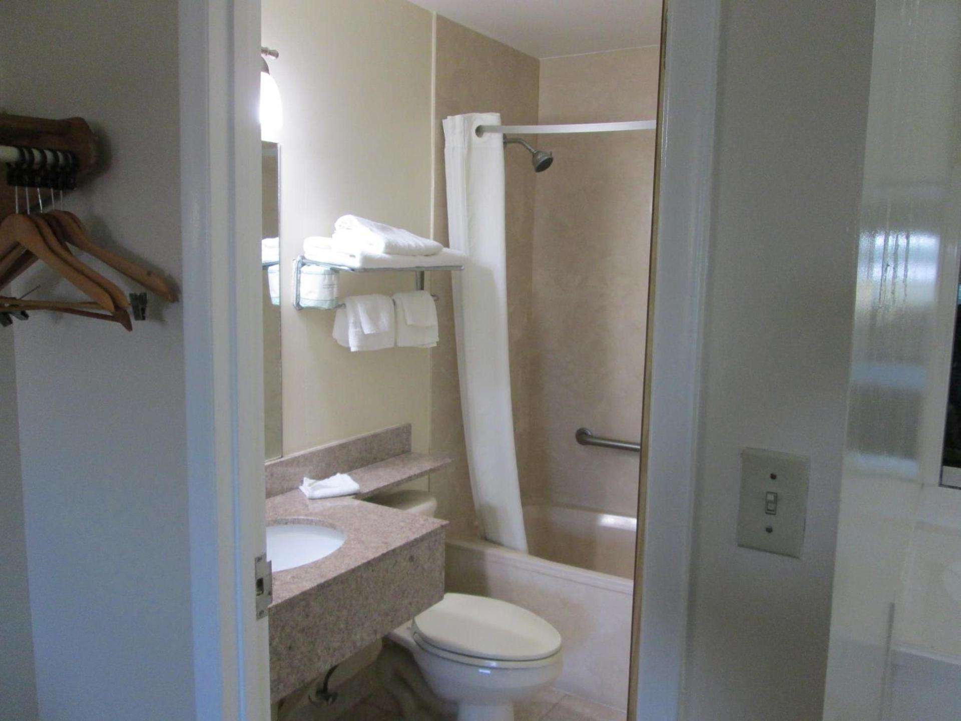 Super 8 by Wyndham Ft Walton Beach photo 30