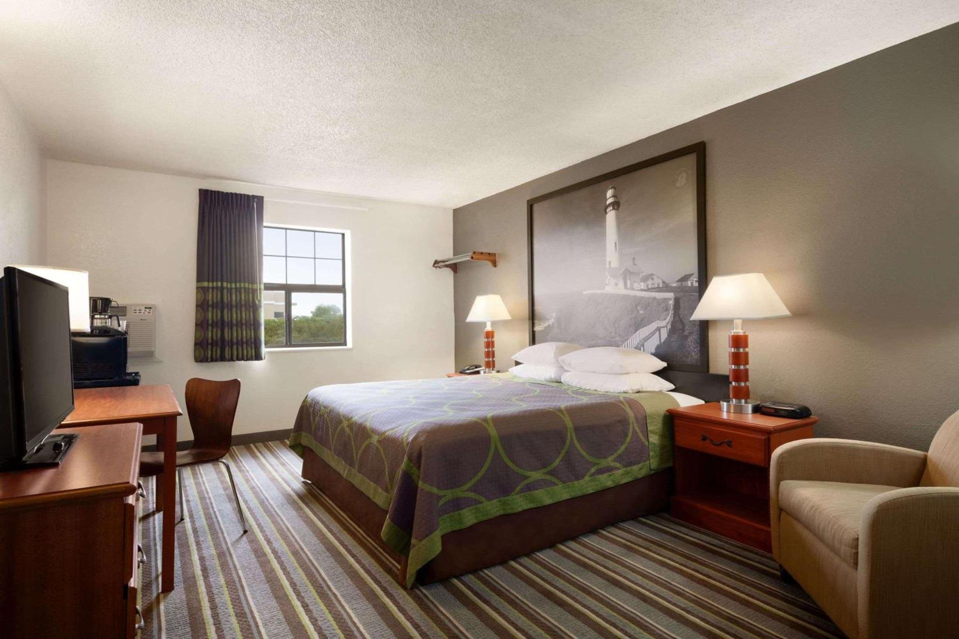 Super 8 by Wyndham Colorado Springs/Afa Area photo 10