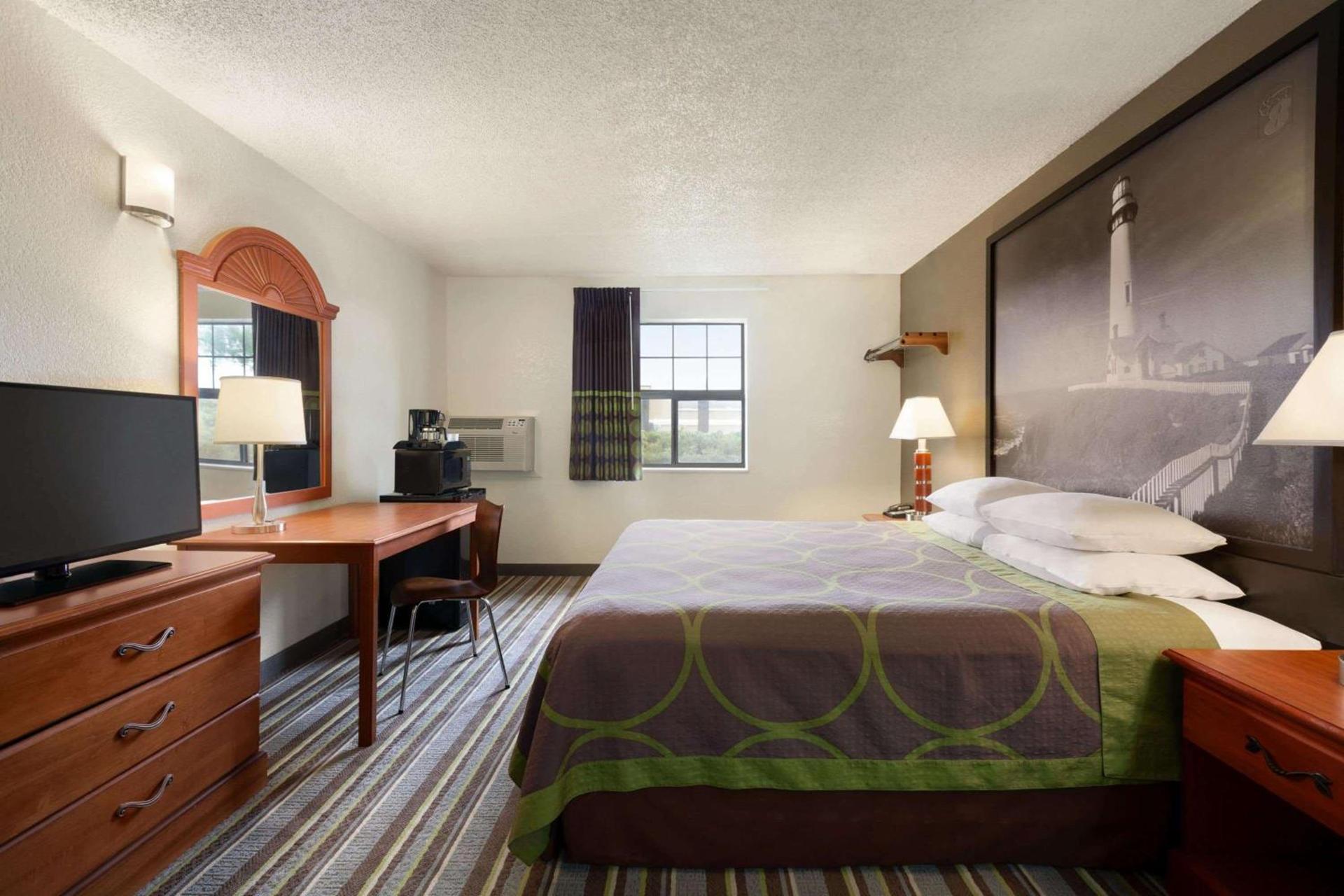 Super 8 by Wyndham Colorado Springs/Afa Area photo 11