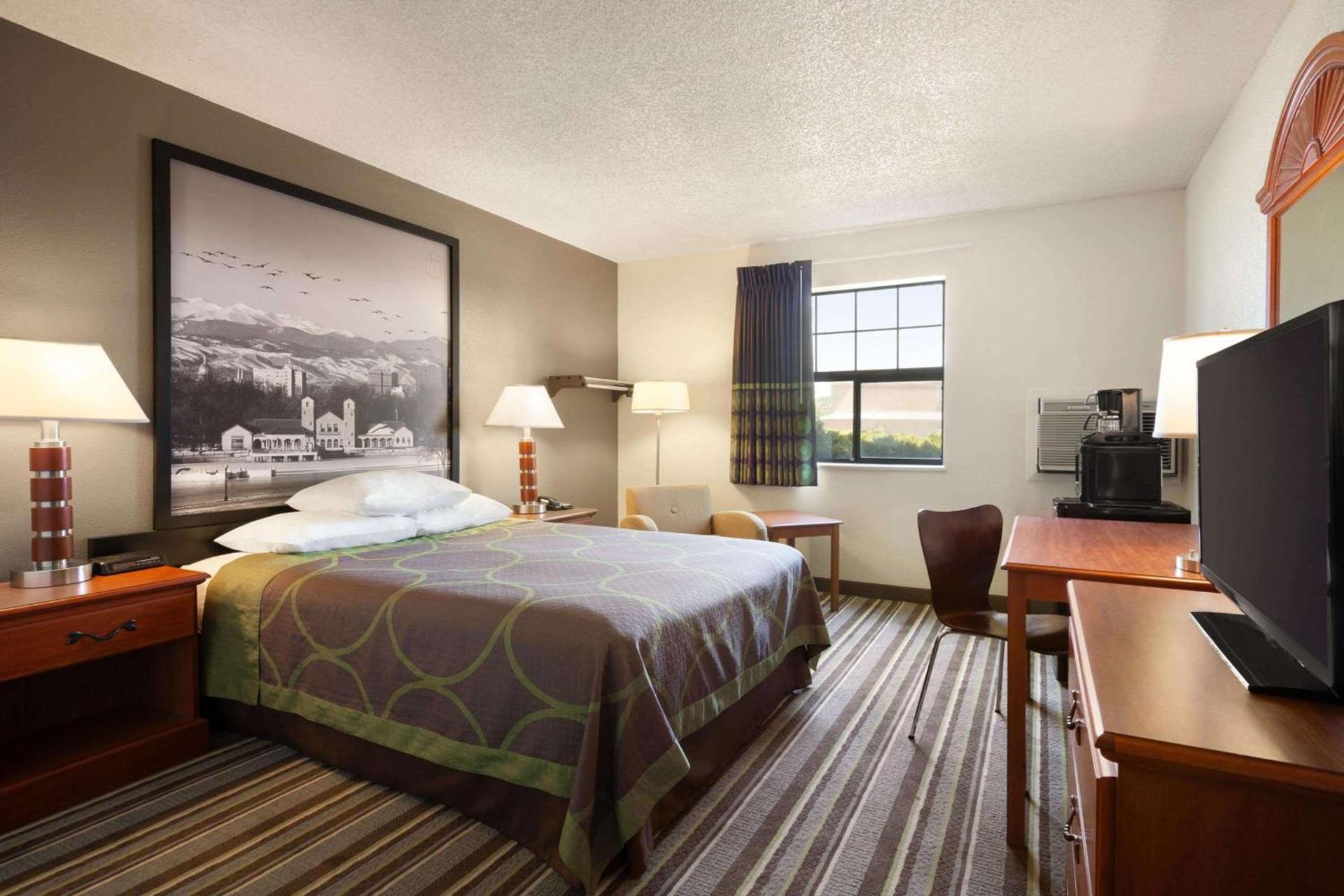 Super 8 by Wyndham Colorado Springs/Afa Area photo 9