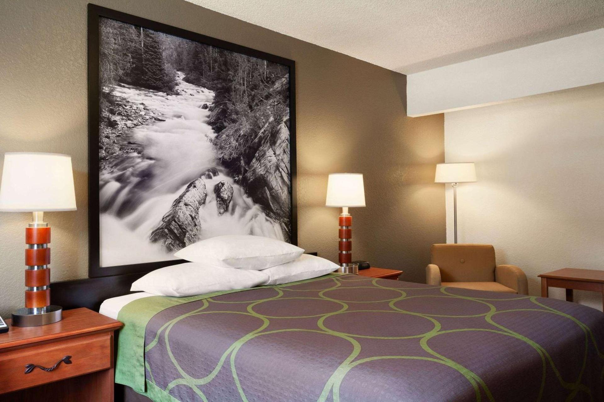 Super 8 by Wyndham Colorado Springs/Afa Area photo 12