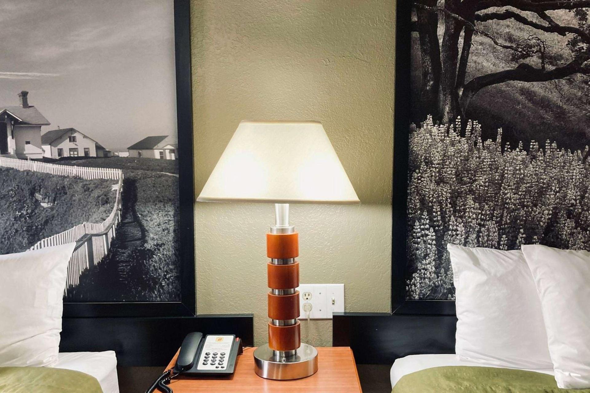 Super 8 by Wyndham Colorado Springs/Afa Area photo 16