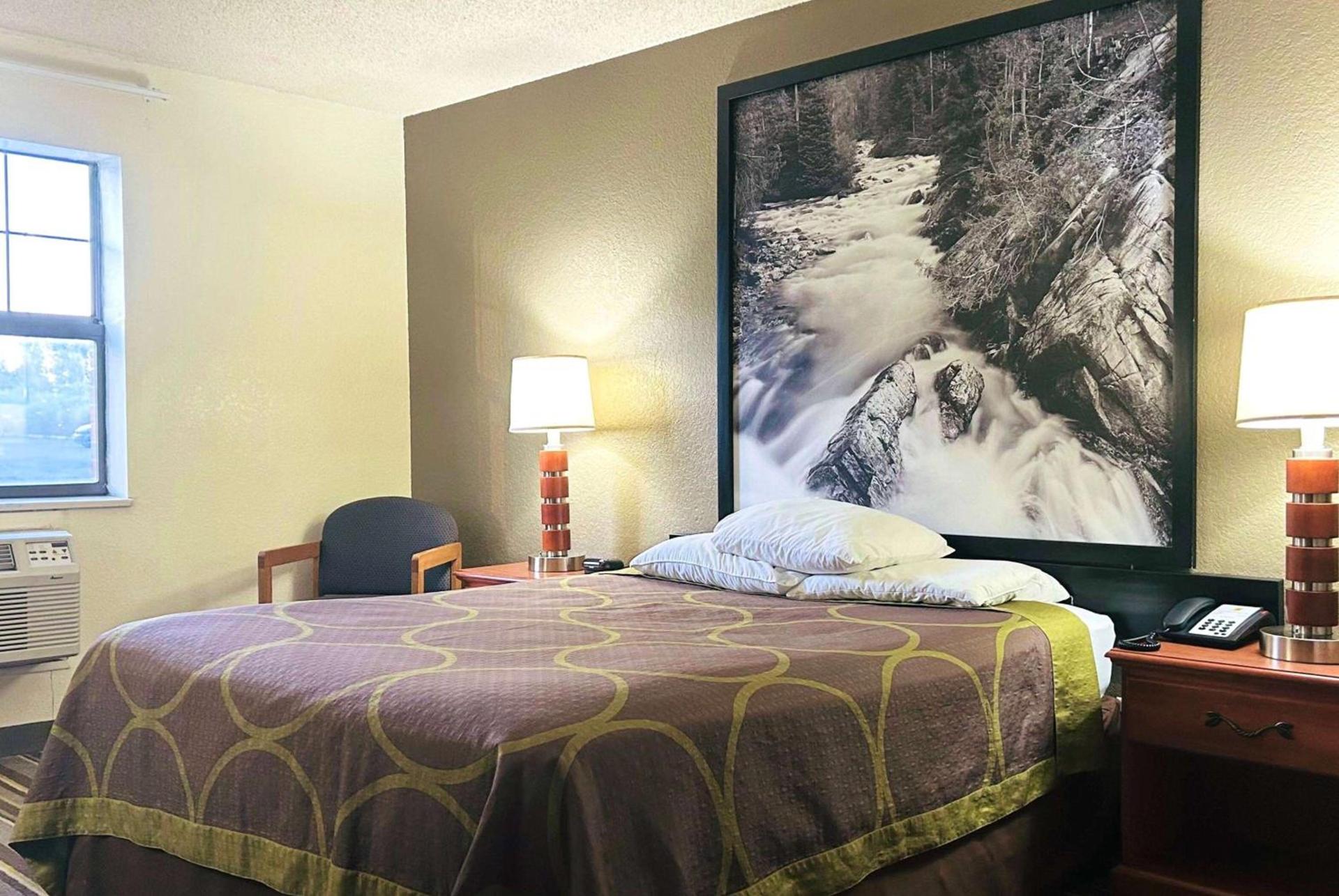 Super 8 by Wyndham Colorado Springs/Afa Area photo 17