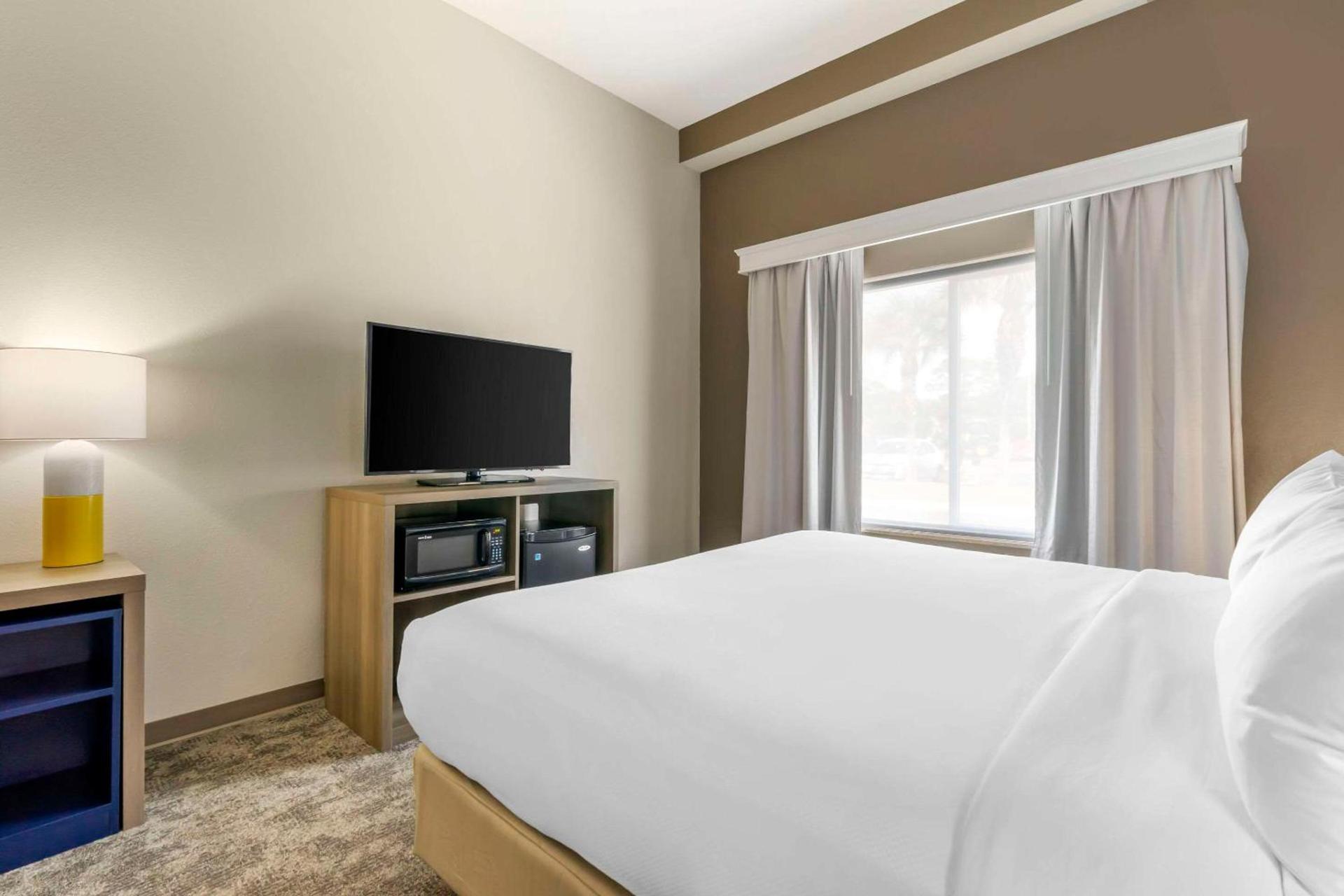 Comfort Suites Sarasota-Siesta Key photo 14
