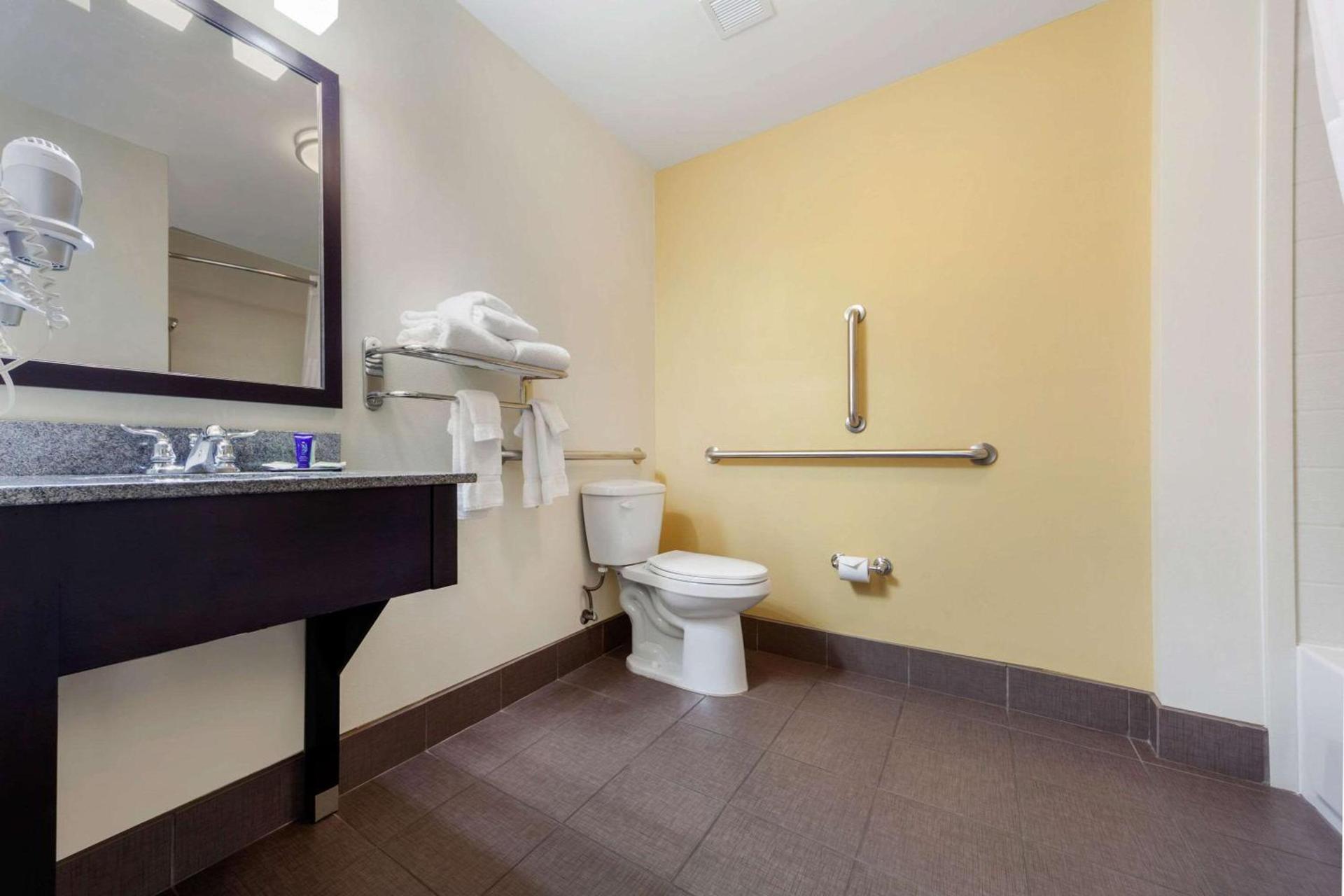 Sleep Inn & Suites Bismarck I-94 photo 12