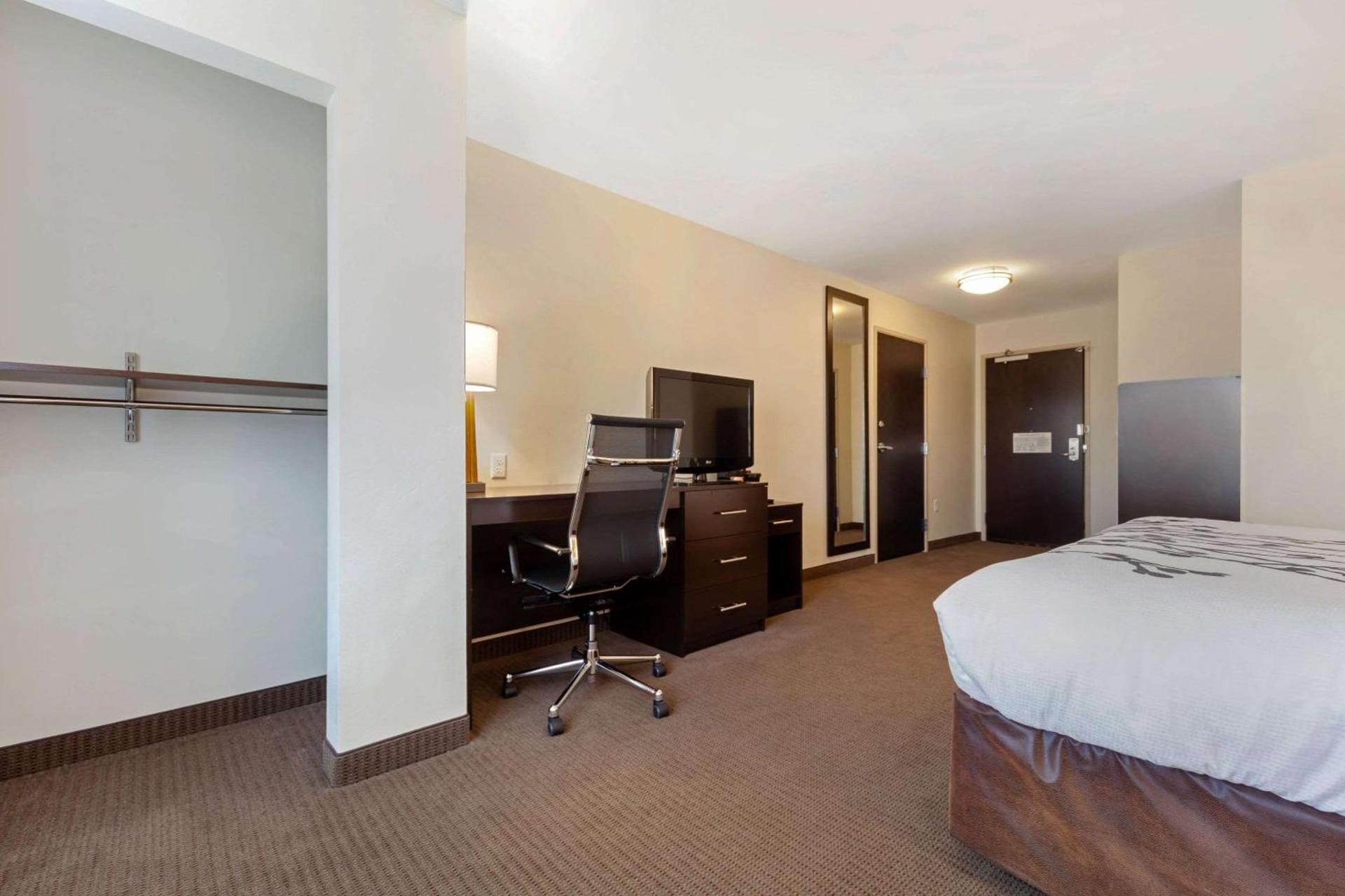 Sleep Inn & Suites Bismarck I-94 photo 11