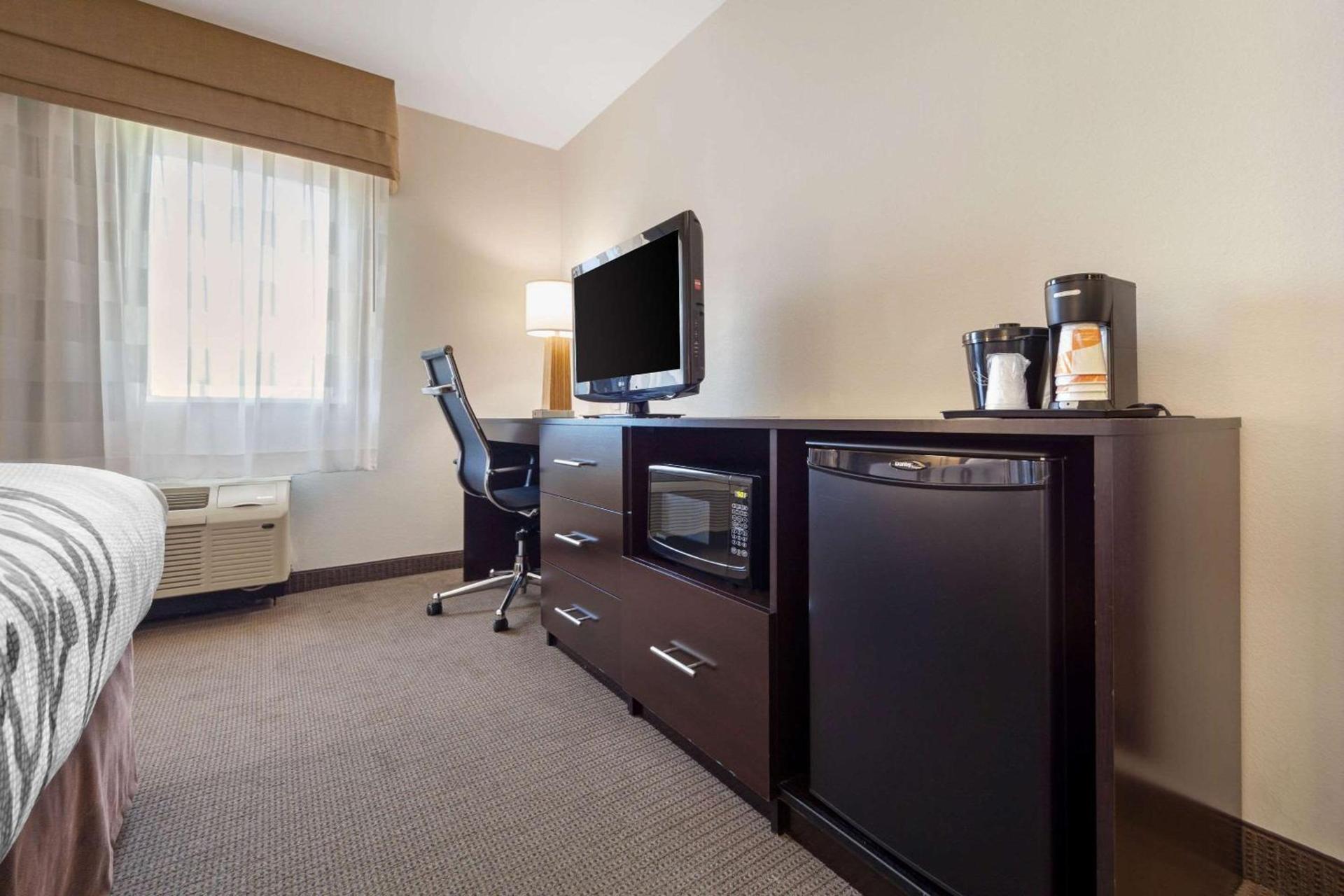 Sleep Inn & Suites Bismarck I-94 photo 16