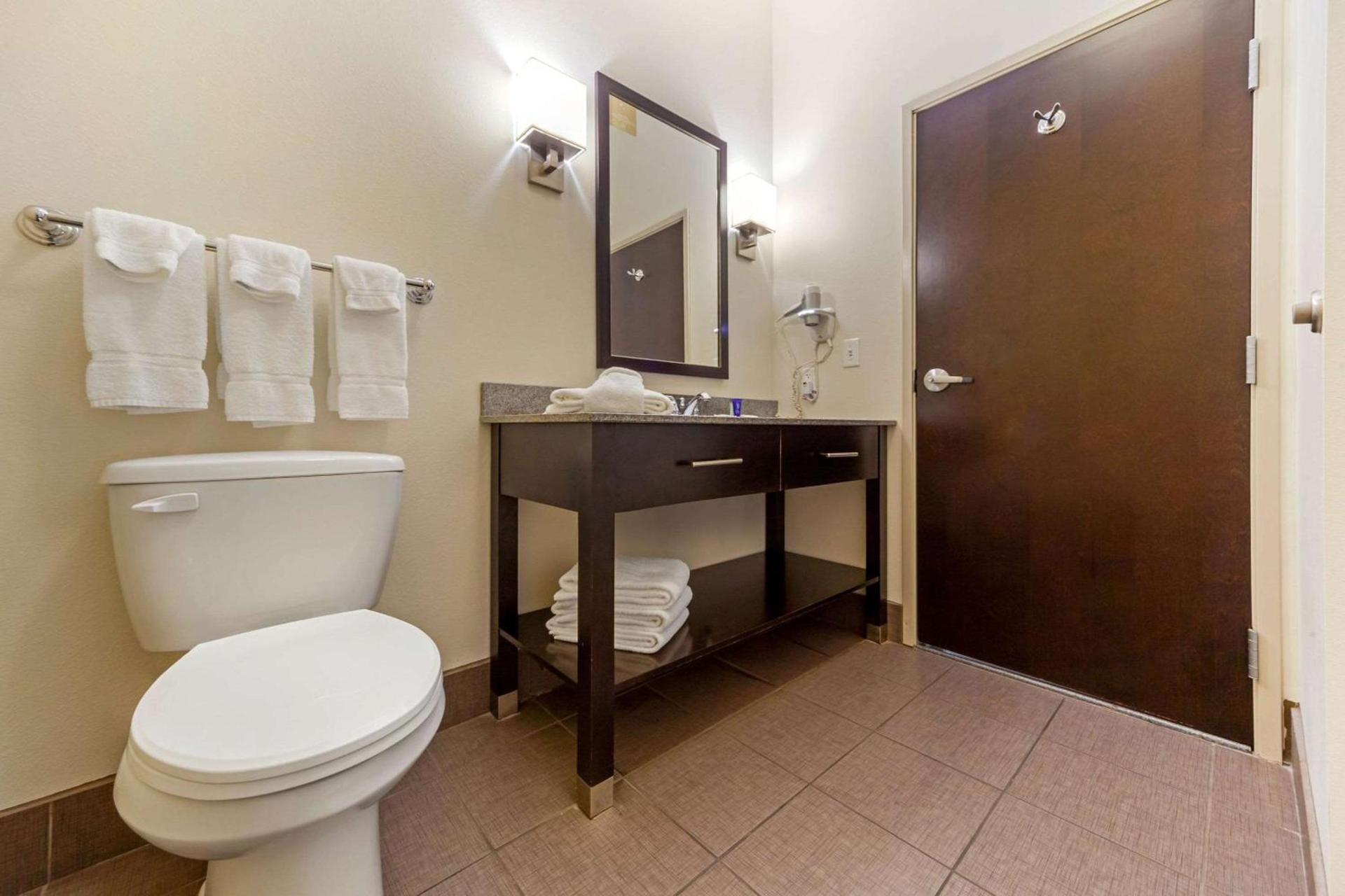 Sleep Inn & Suites Bismarck I-94 photo 23