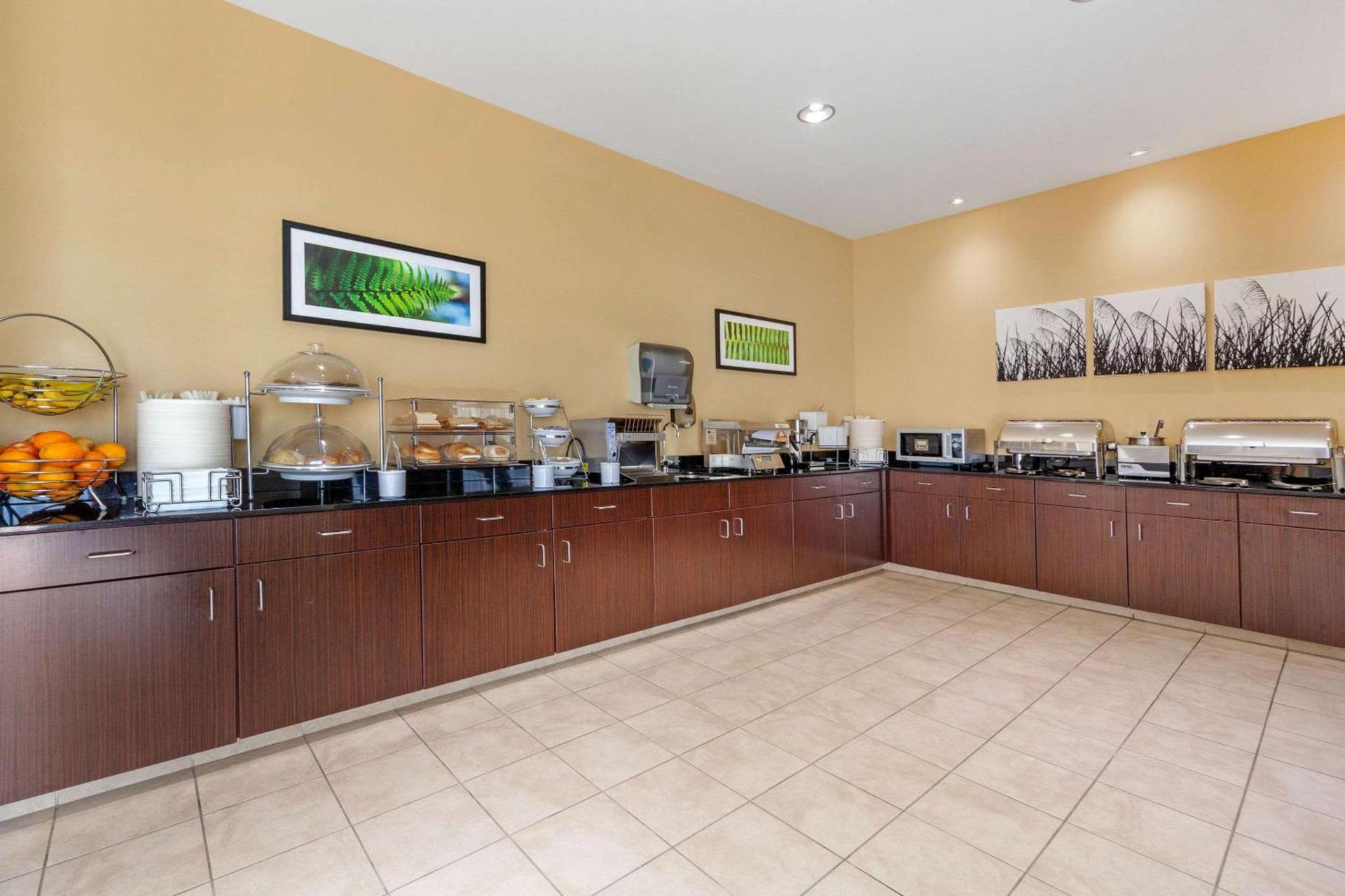 Sleep Inn & Suites Bismarck I-94 photo 36