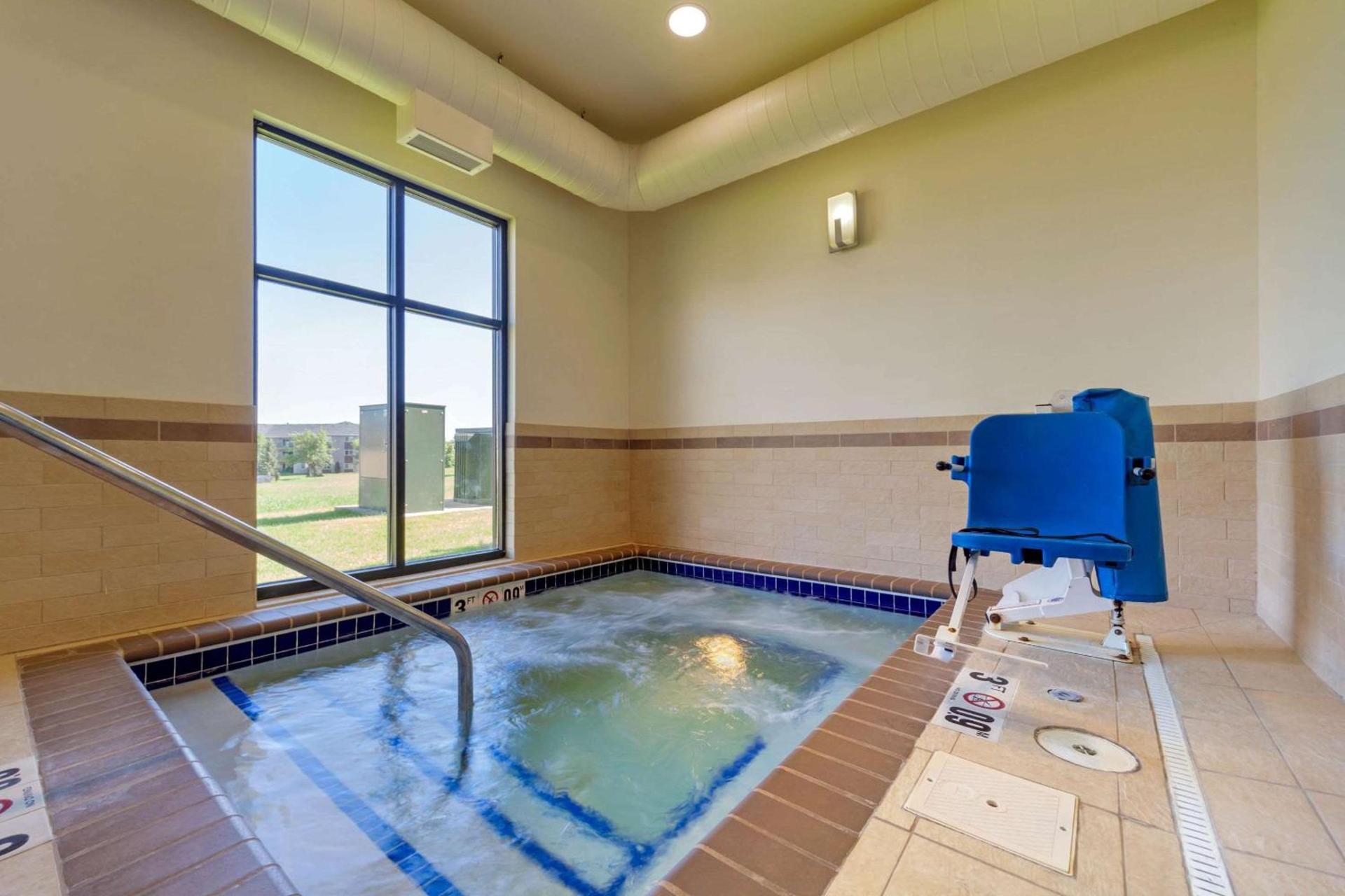 Sleep Inn & Suites Bismarck I-94 photo 34