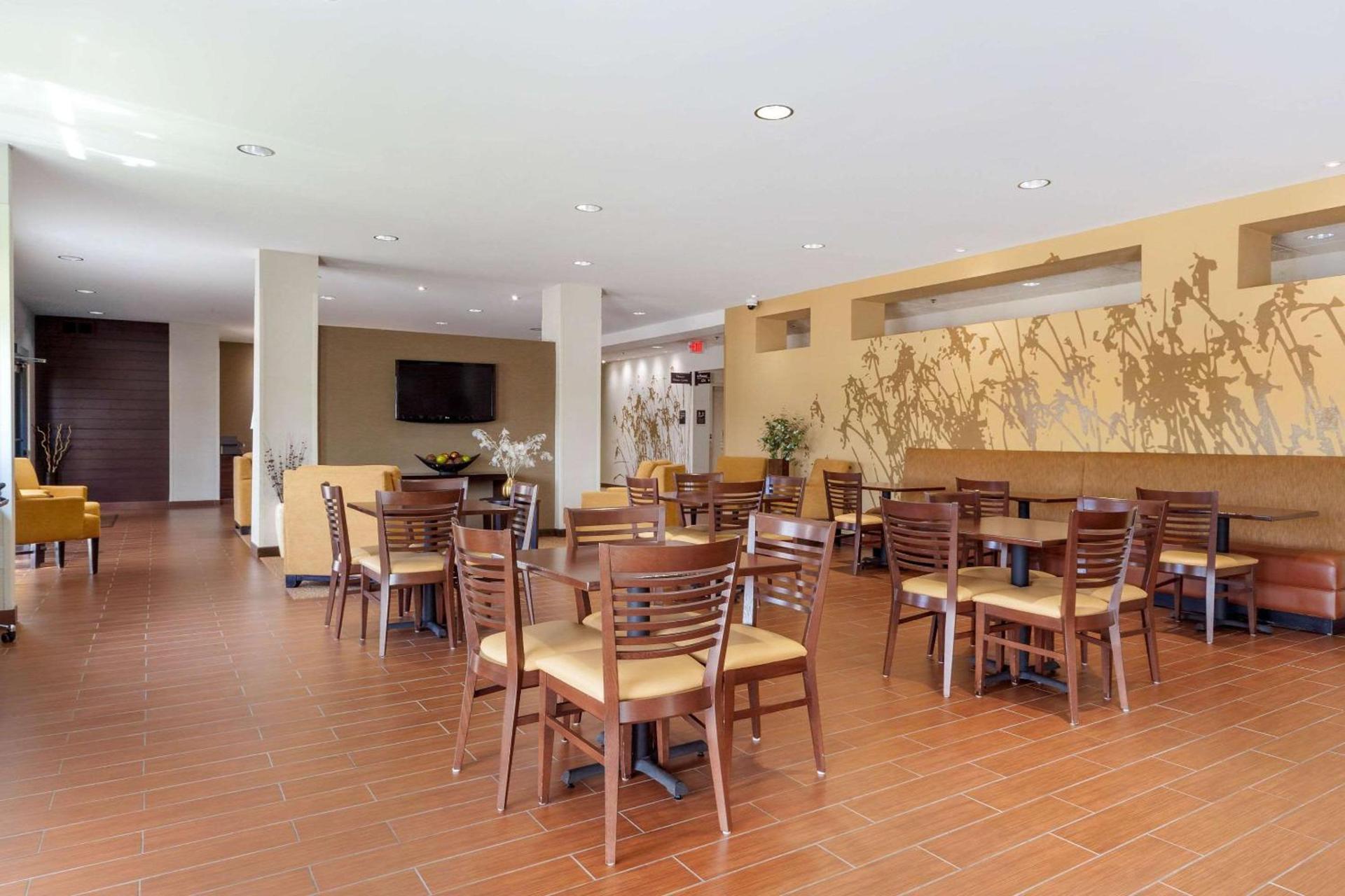 Sleep Inn & Suites Bismarck I-94 photo 37