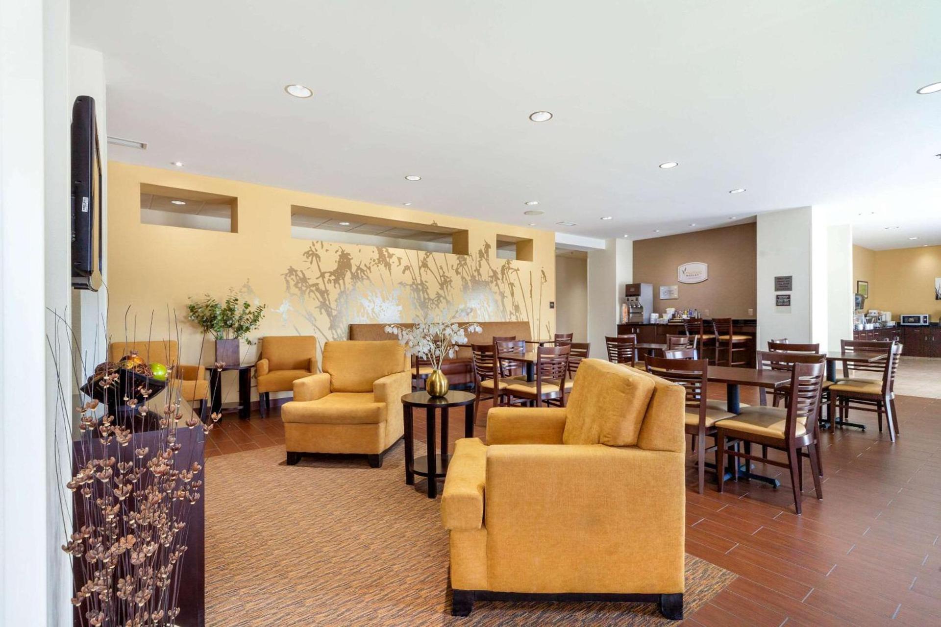 Sleep Inn & Suites Bismarck I-94 photo 38