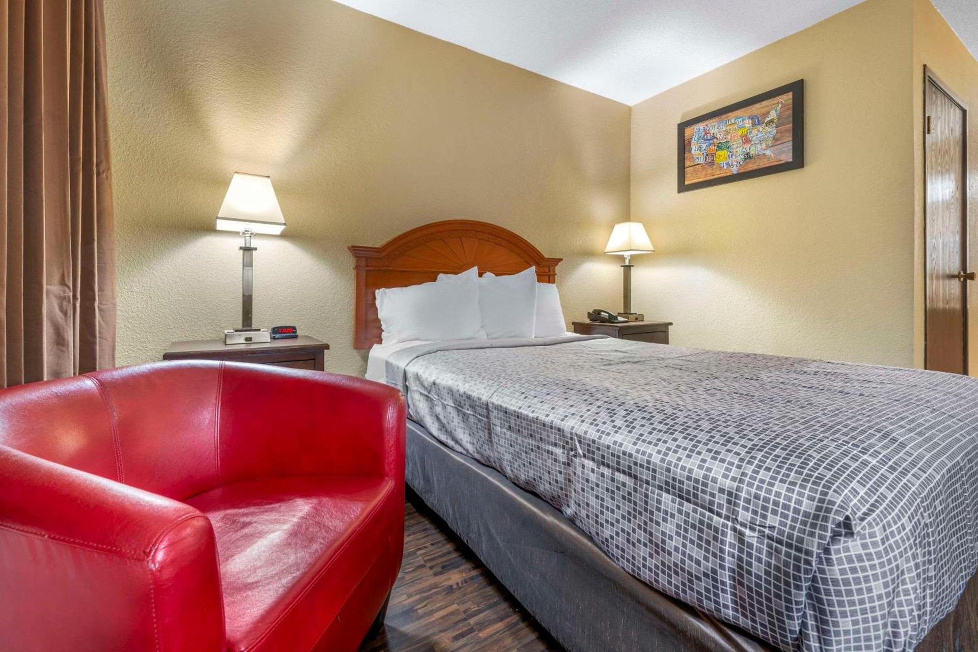 Econo Lodge La Crosse North photo 9