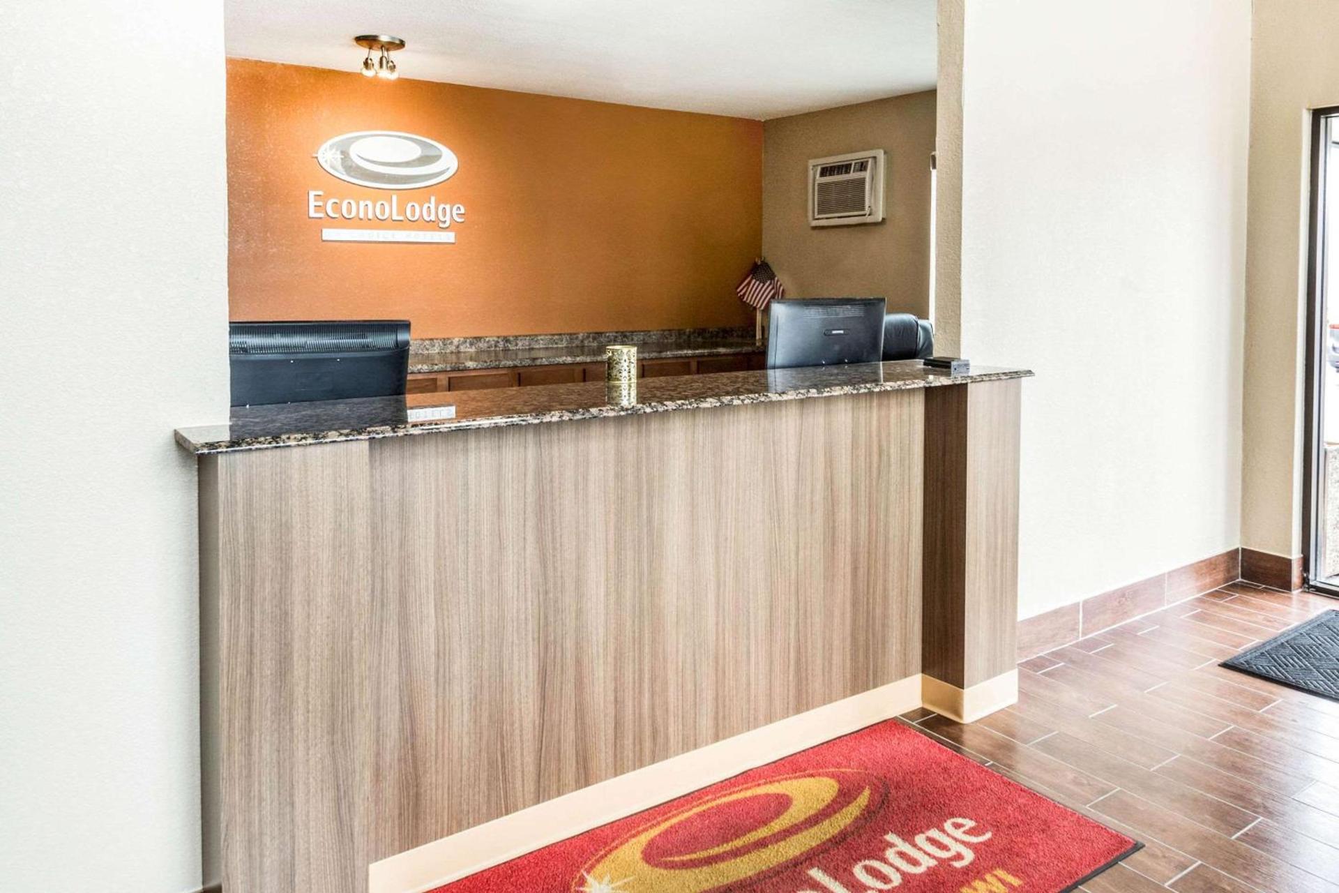 Econo Lodge La Crosse North photo 5