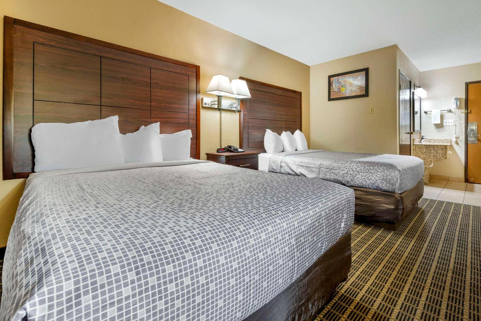 Econo Lodge La Crosse North photo 15