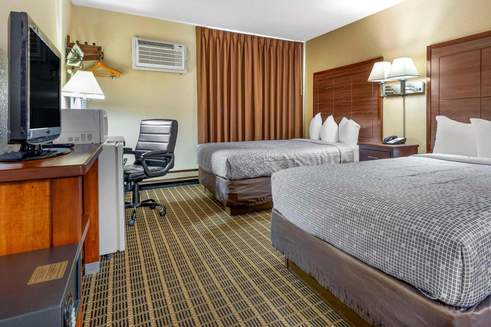 Econo Lodge La Crosse North photo 14