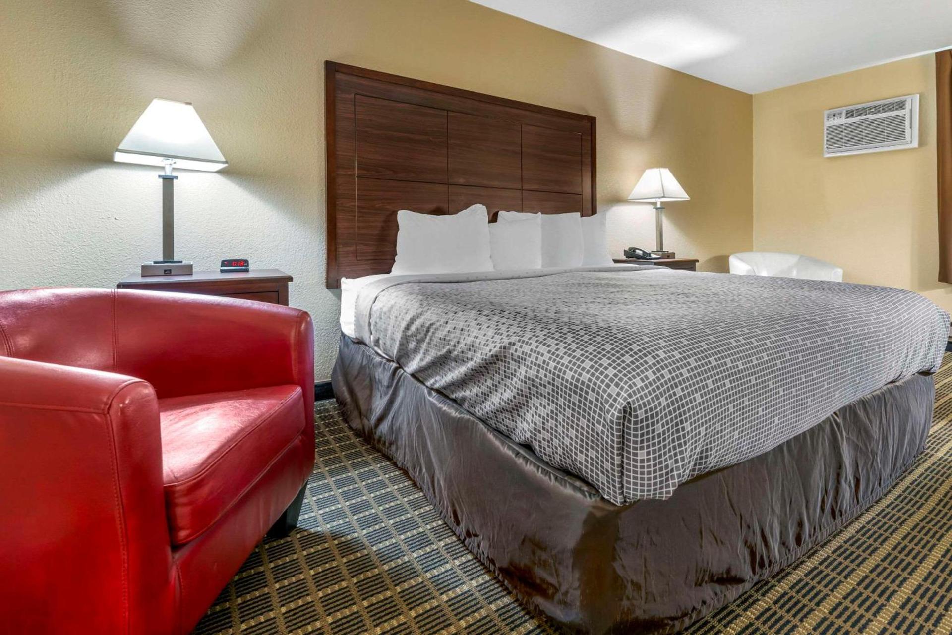 Econo Lodge La Crosse North photo 20