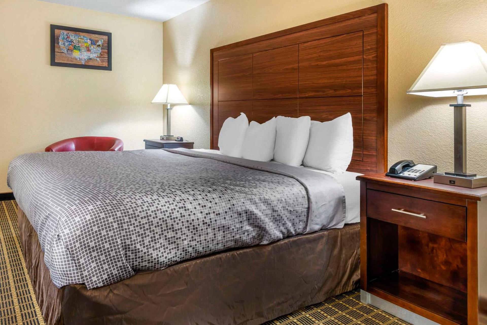 Econo Lodge La Crosse North photo 21