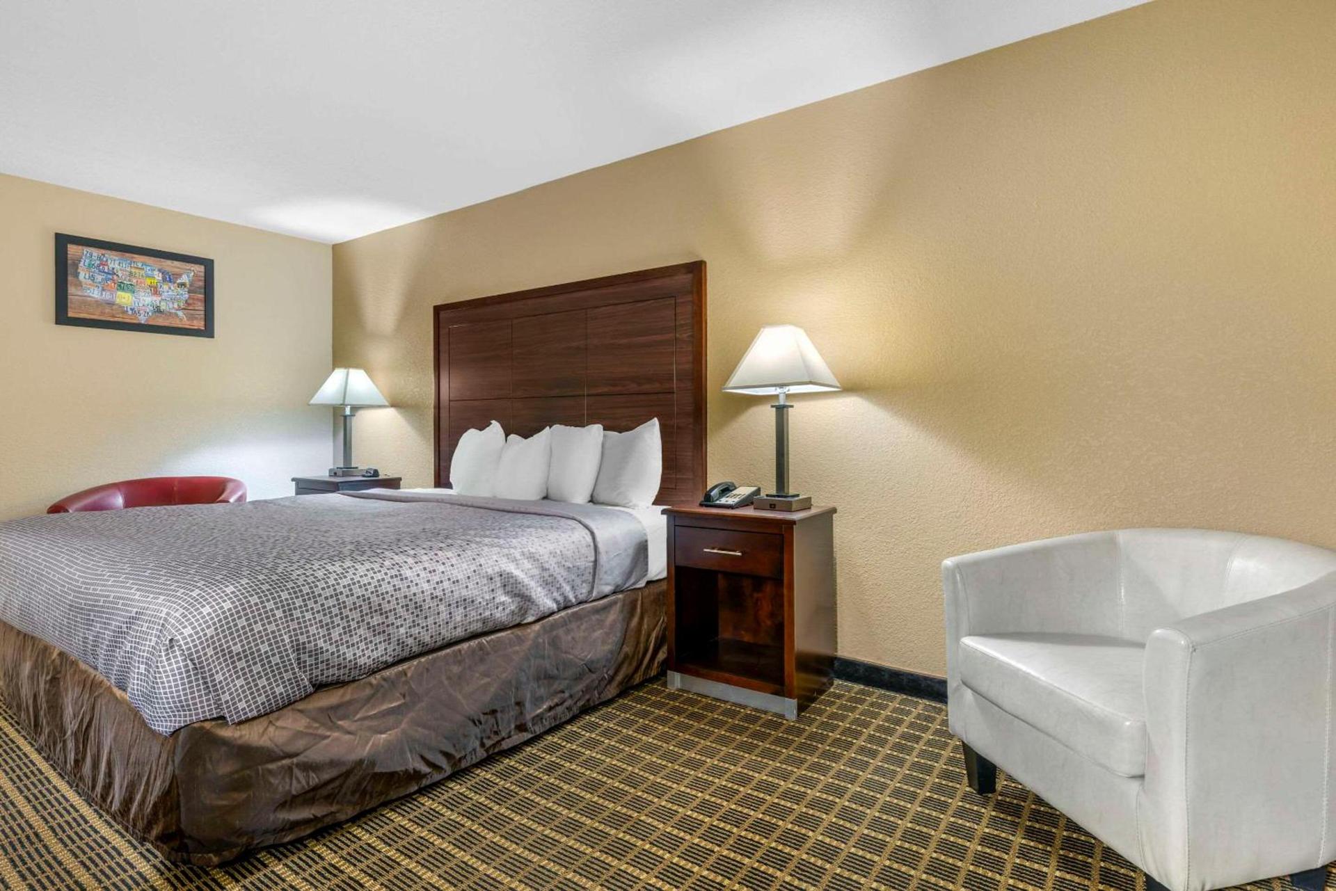 Econo Lodge La Crosse North photo 22