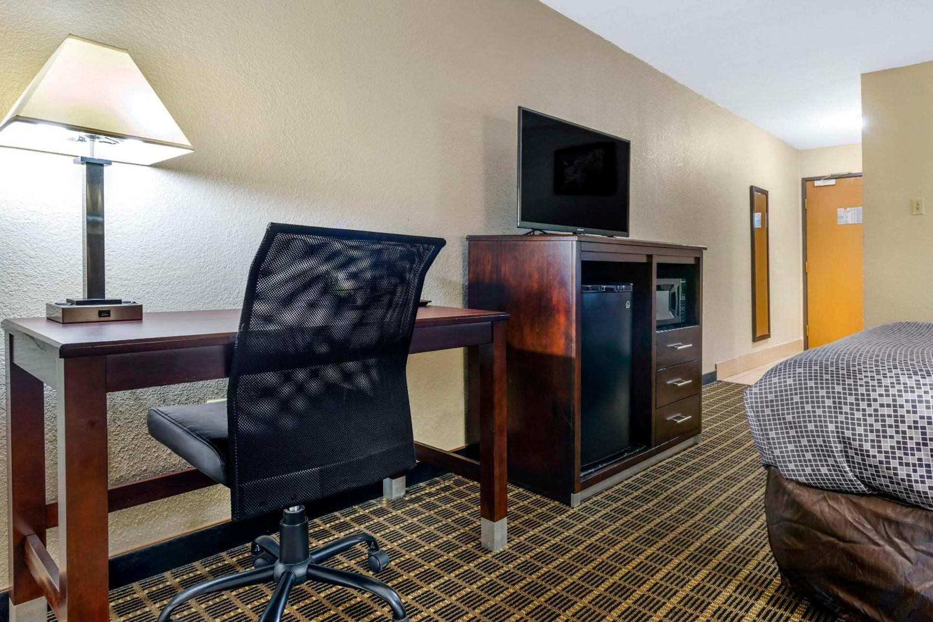 Econo Lodge La Crosse North photo 23