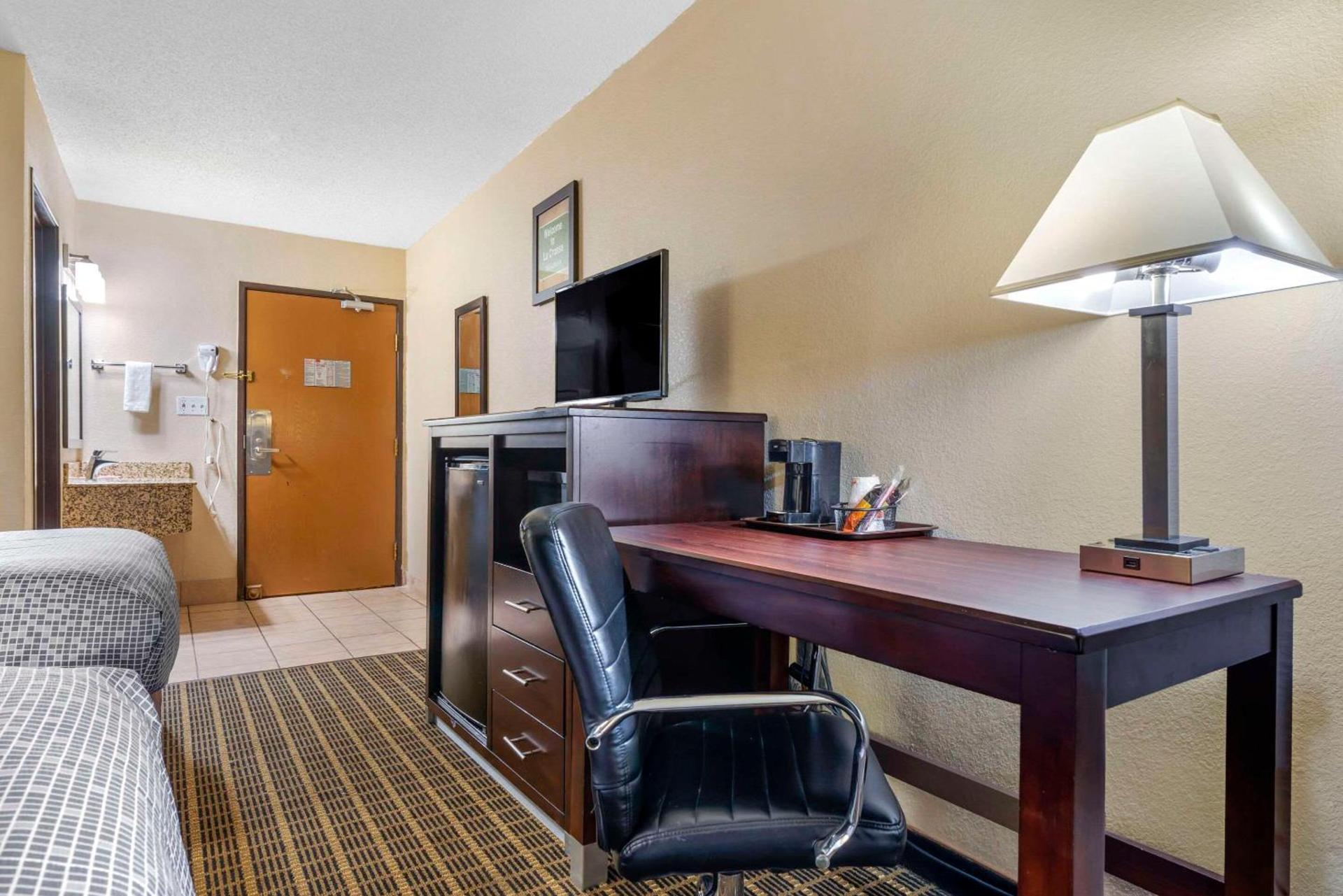 Econo Lodge La Crosse North photo 29