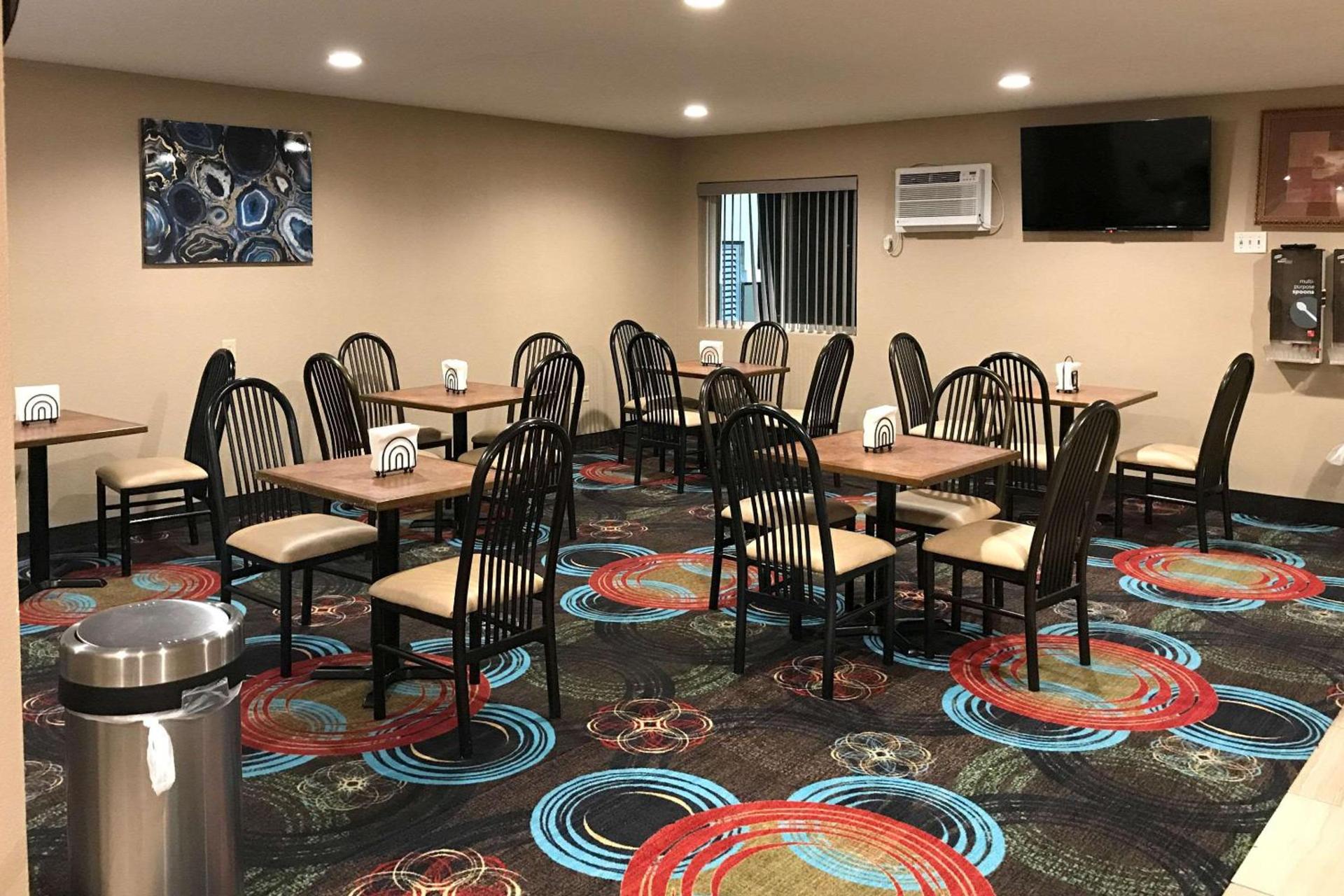 Econo Lodge La Crosse North photo 39