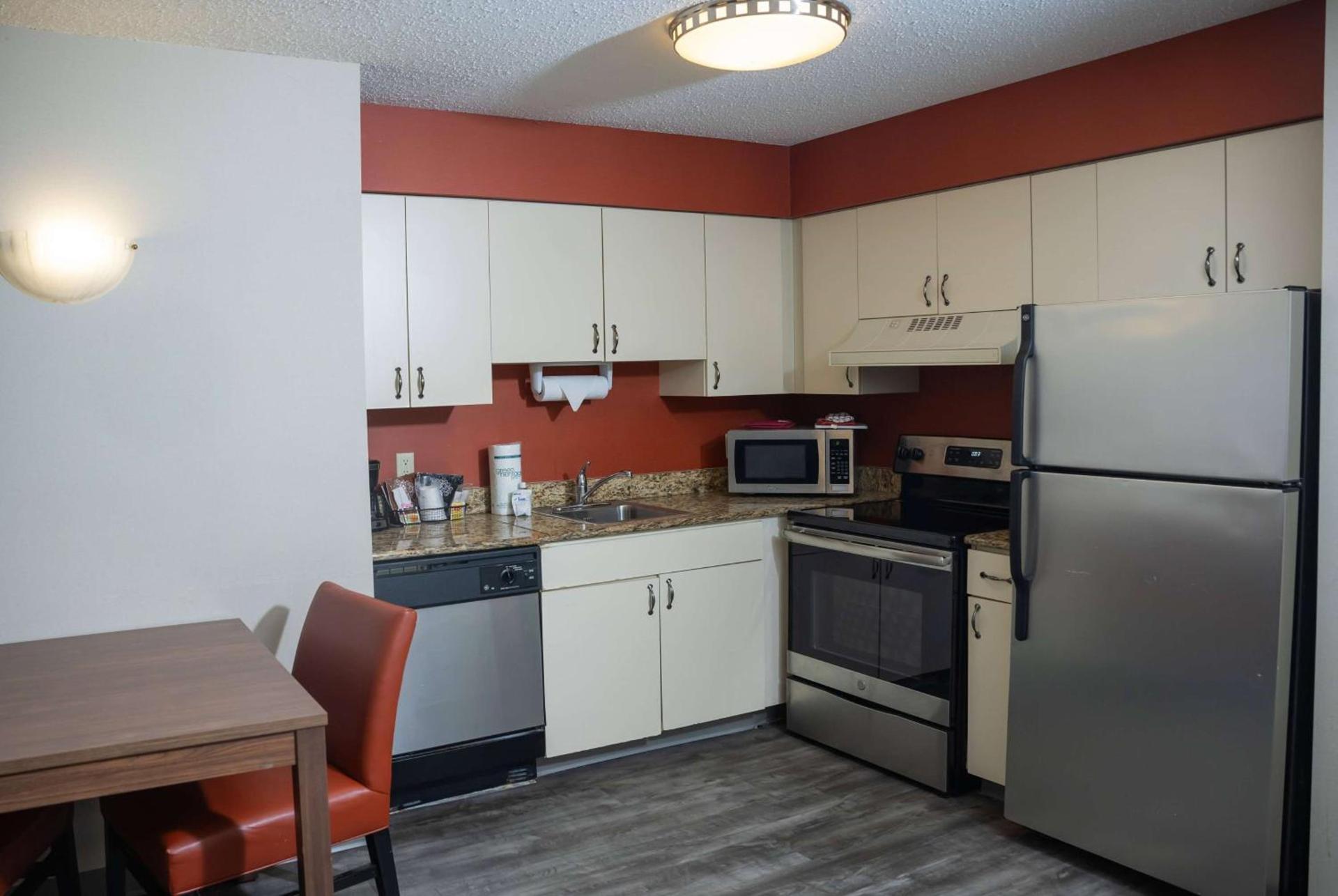 Hawthorn Suites by Wyndham Erie photo 3