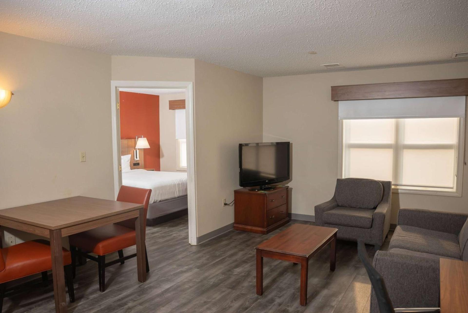 Hawthorn Suites by Wyndham Erie photo 6