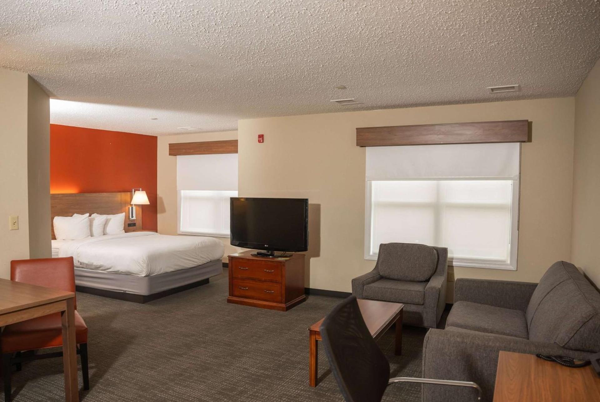 Hawthorn Suites by Wyndham Erie photo 8