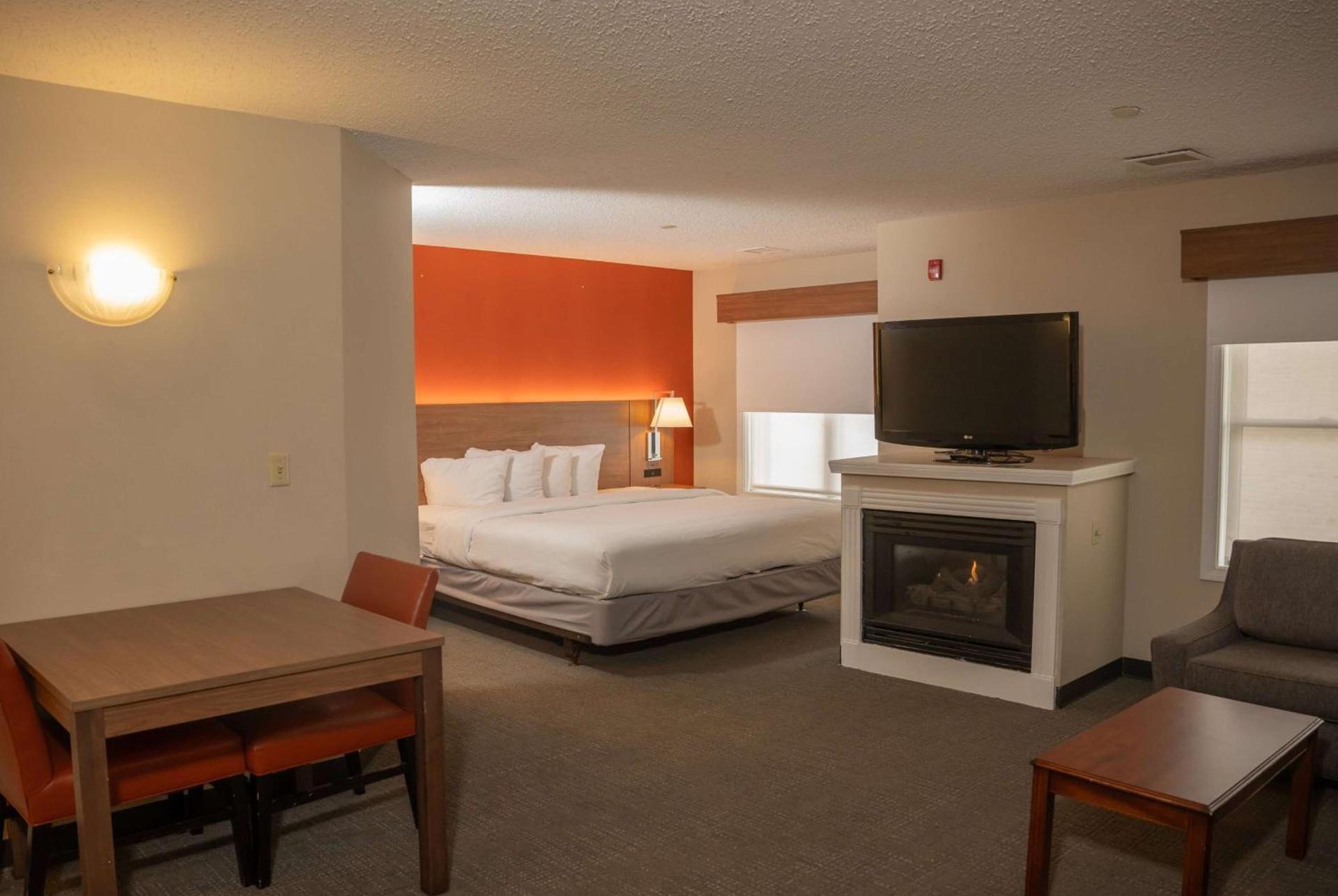 Hawthorn Suites by Wyndham Erie photo 9