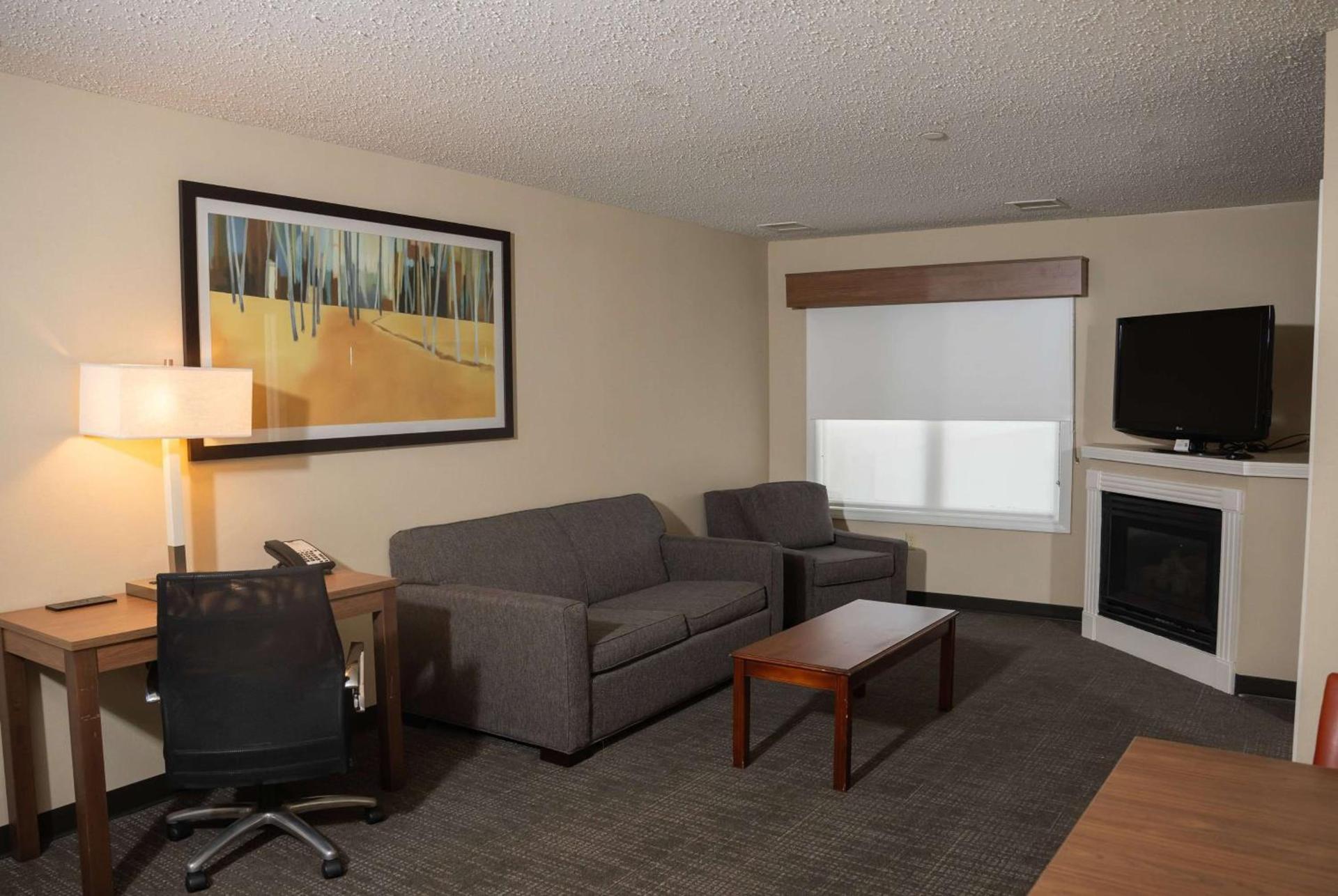 Hawthorn Suites by Wyndham Erie photo 7