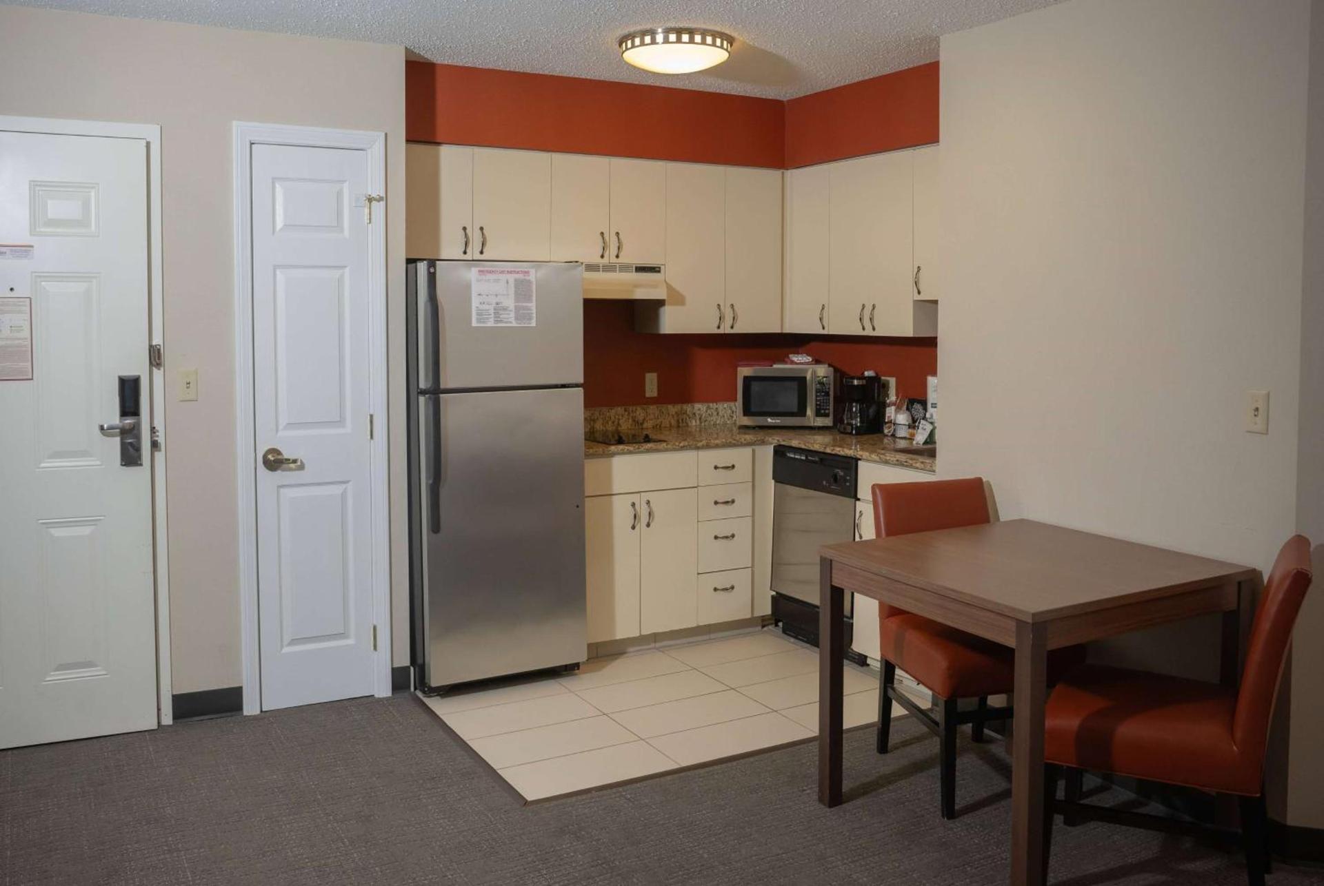 Hawthorn Suites by Wyndham Erie photo 13