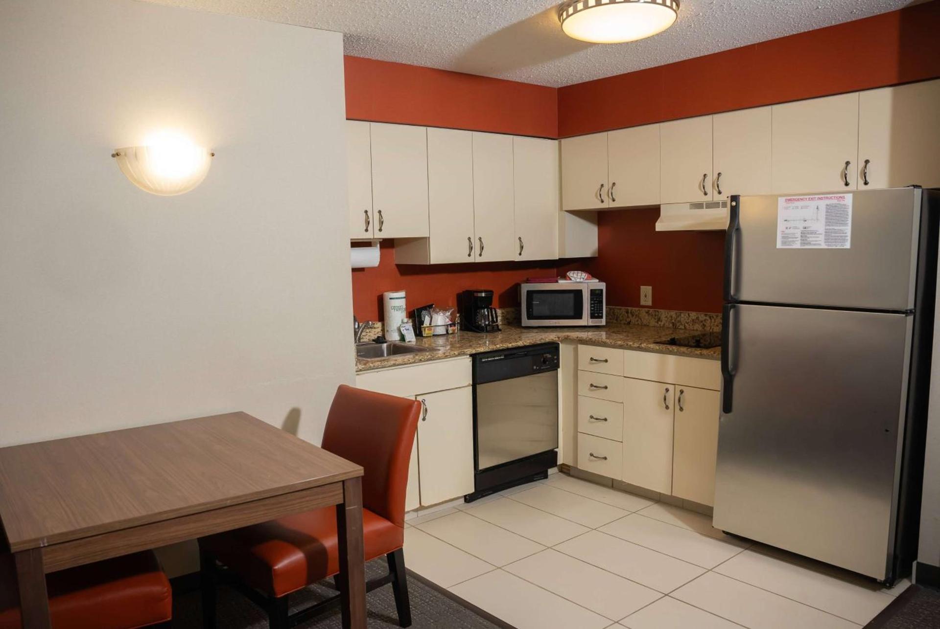 Hawthorn Suites by Wyndham Erie photo 16
