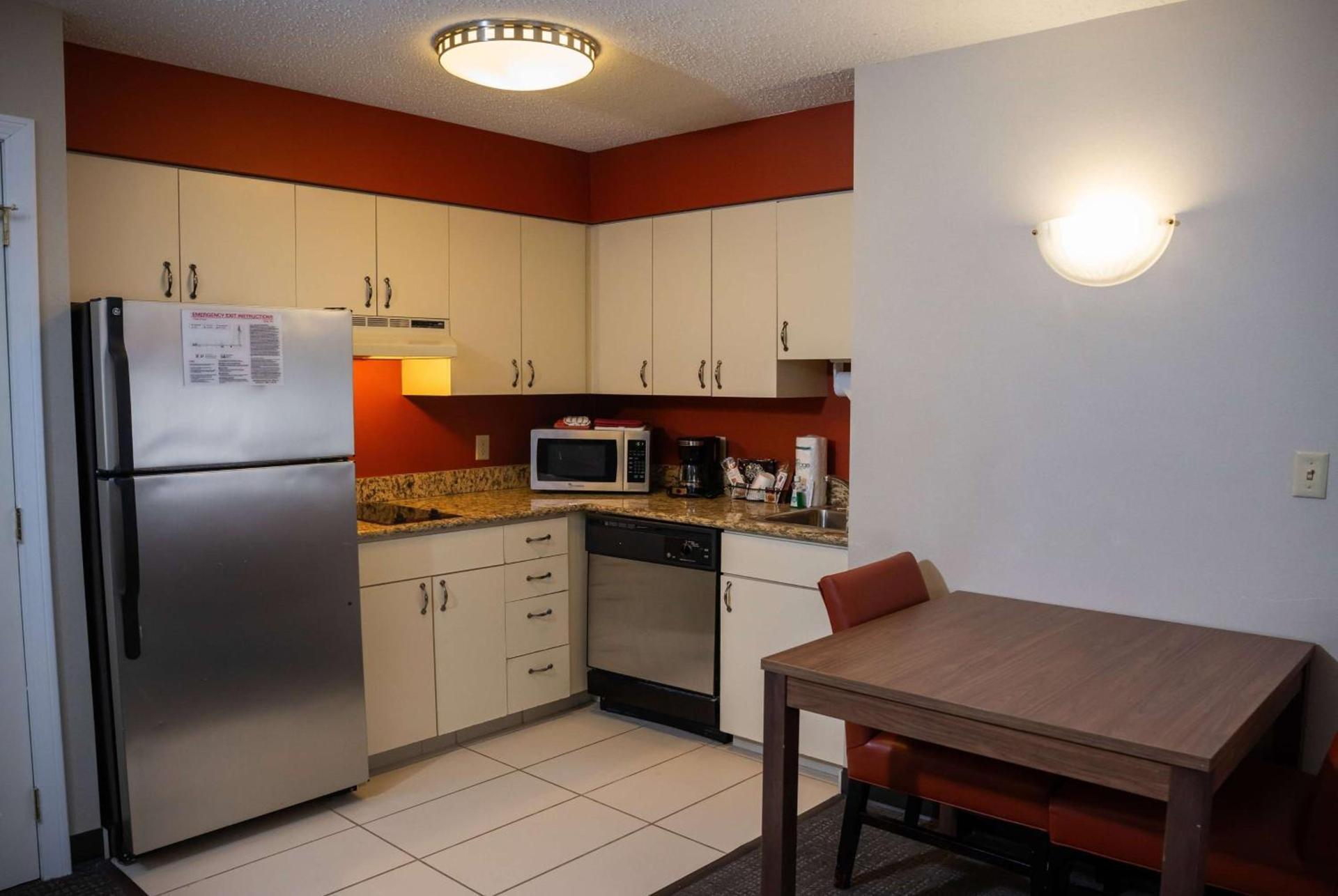 Hawthorn Suites by Wyndham Erie photo 18