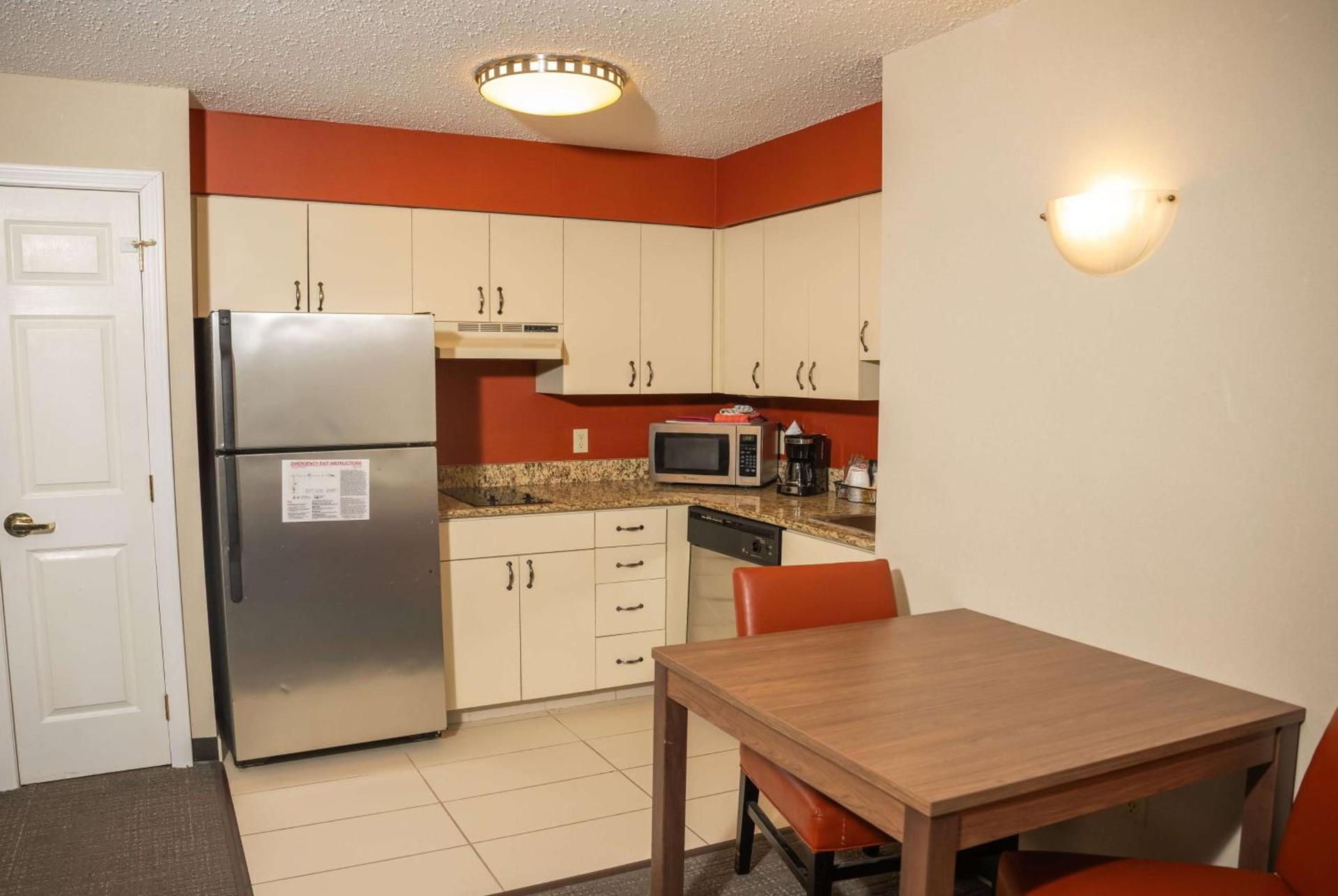 Hawthorn Suites by Wyndham Erie photo 19