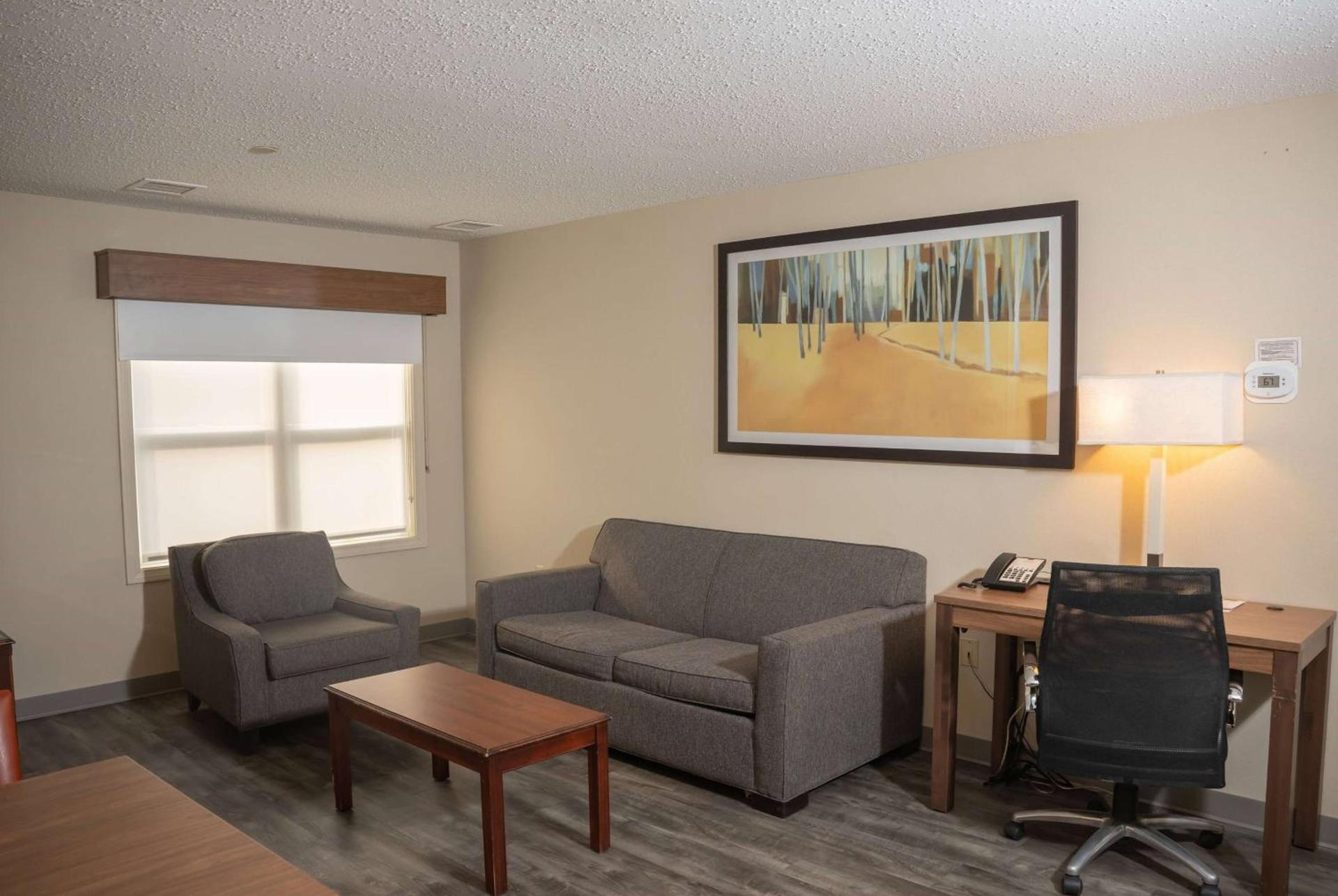 Hawthorn Suites by Wyndham Erie photo 20