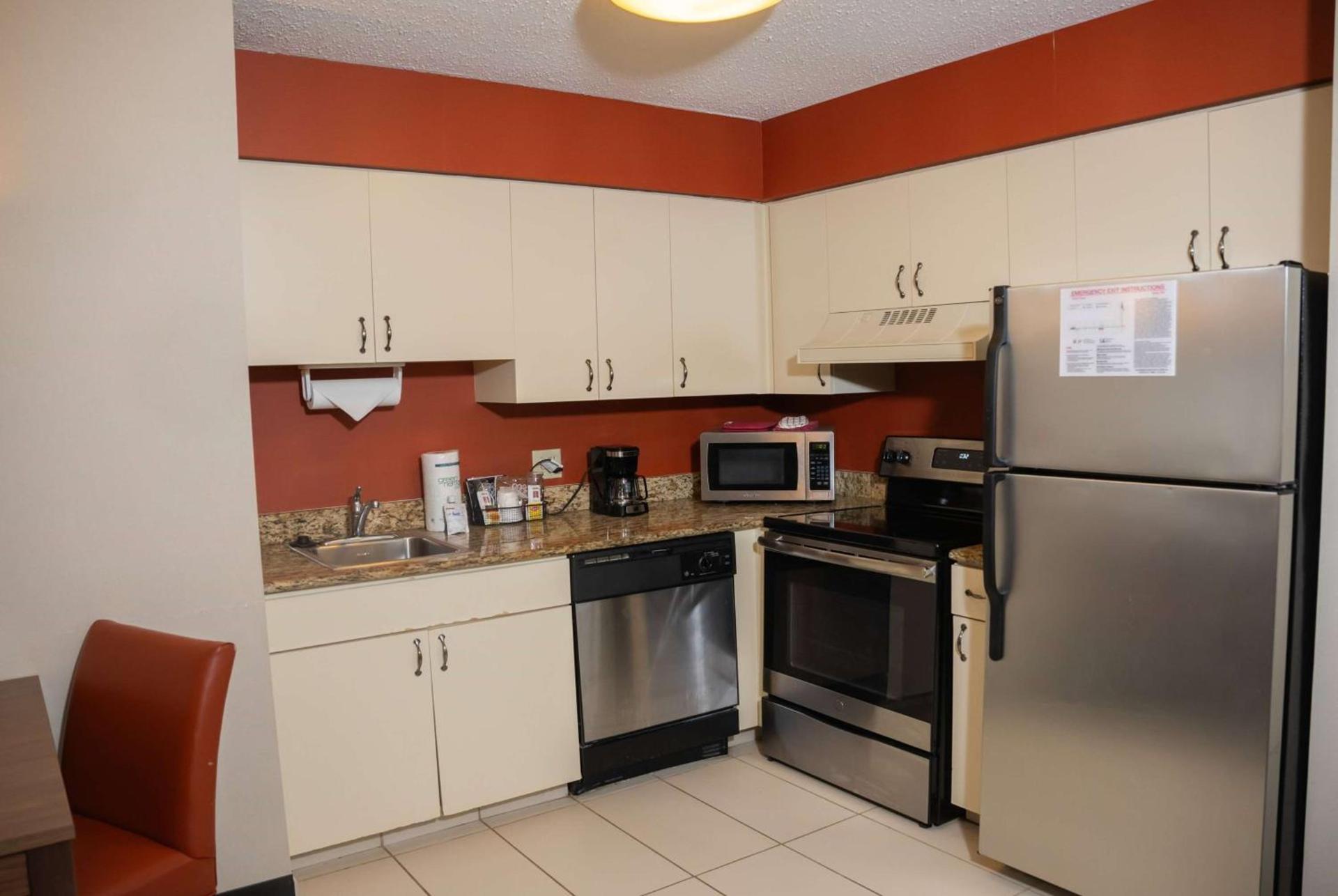 Hawthorn Suites by Wyndham Erie photo 21