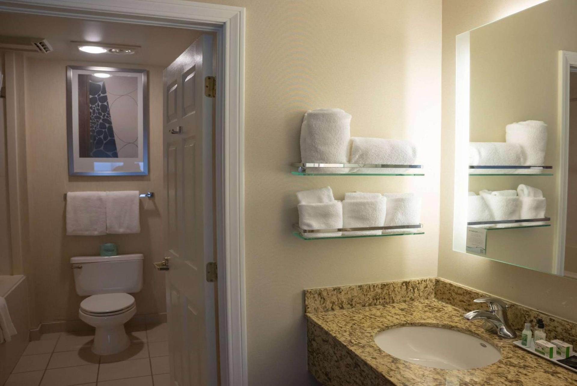 Hawthorn Suites by Wyndham Erie photo 24
