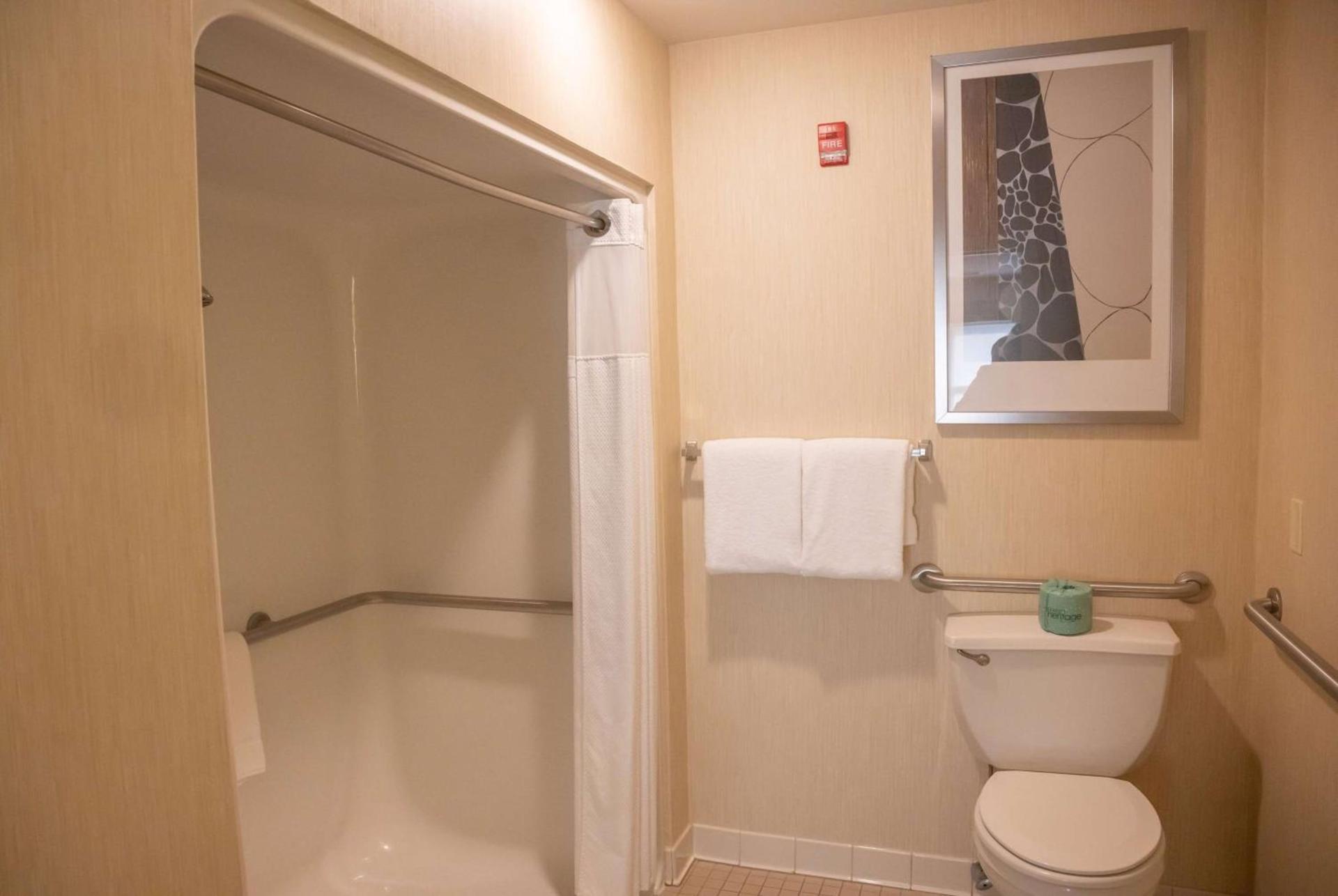 Hawthorn Suites by Wyndham Erie photo 31