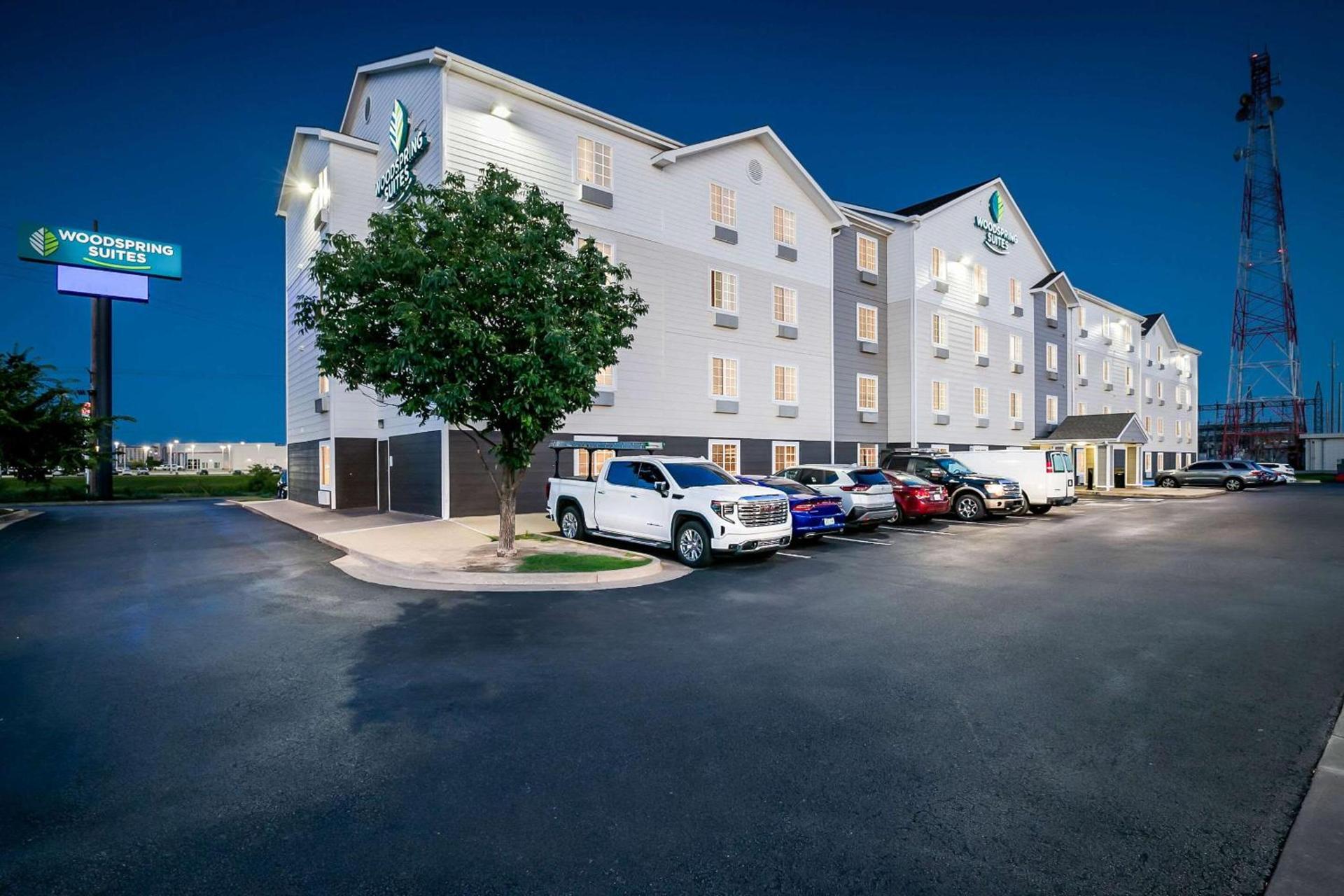 WoodSpring Suites Tulsa photo 2